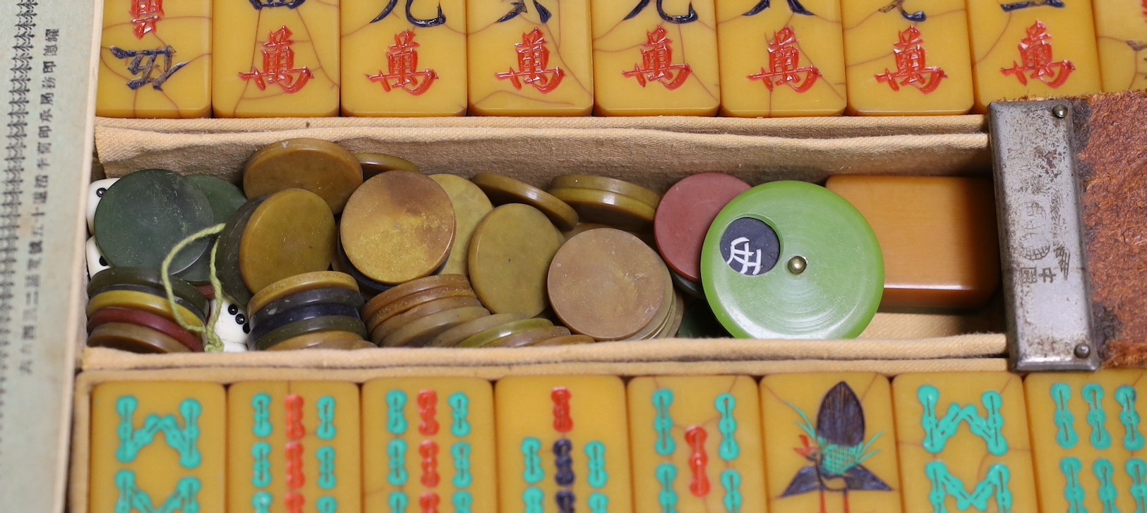 A leather cased Bakelite mahjong set - Image 4 of 5