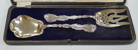 A cased pair of American sterling silver fruit servers, spoon 21.7cm, 4.4oz.