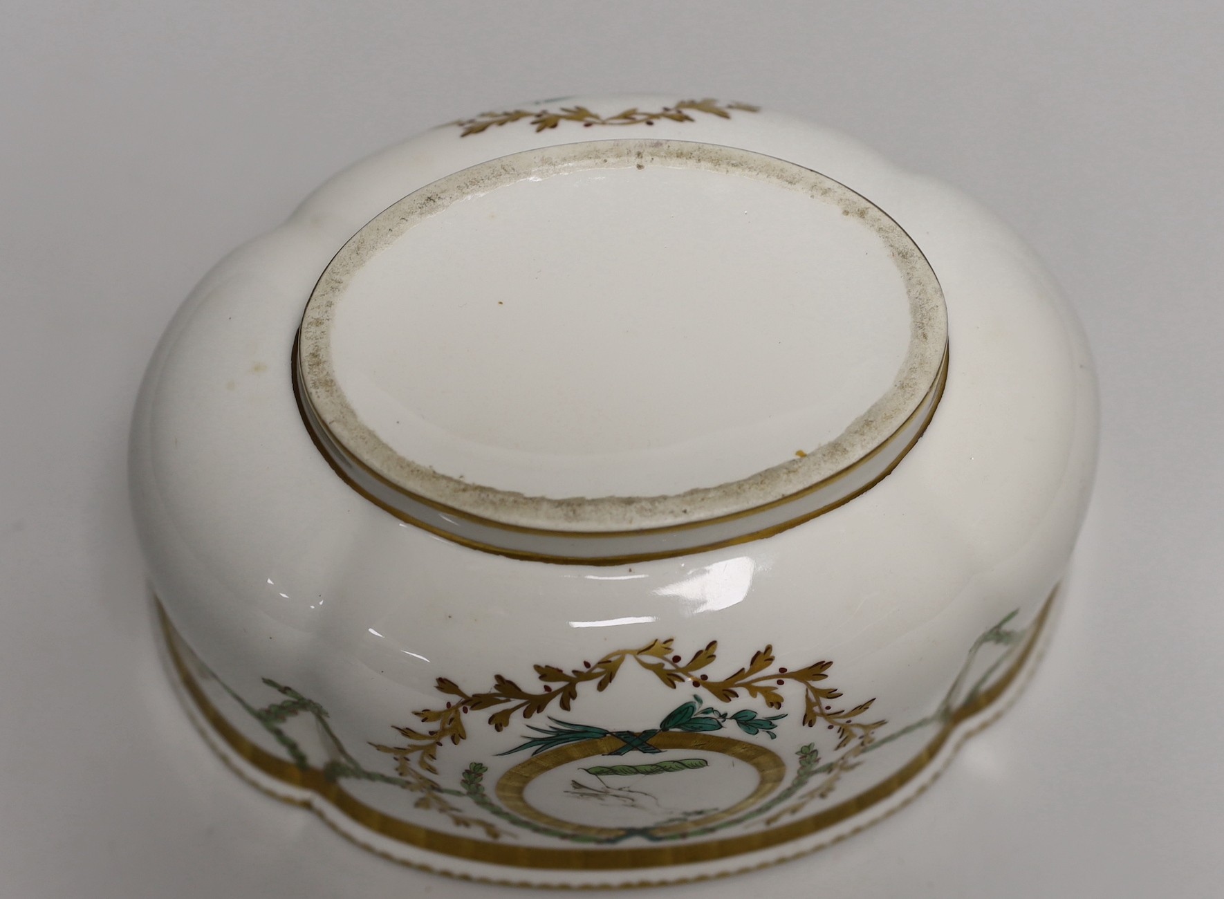 A 19th century porcelain bough pot of large size, painted in neo-classical style - Image 4 of 4