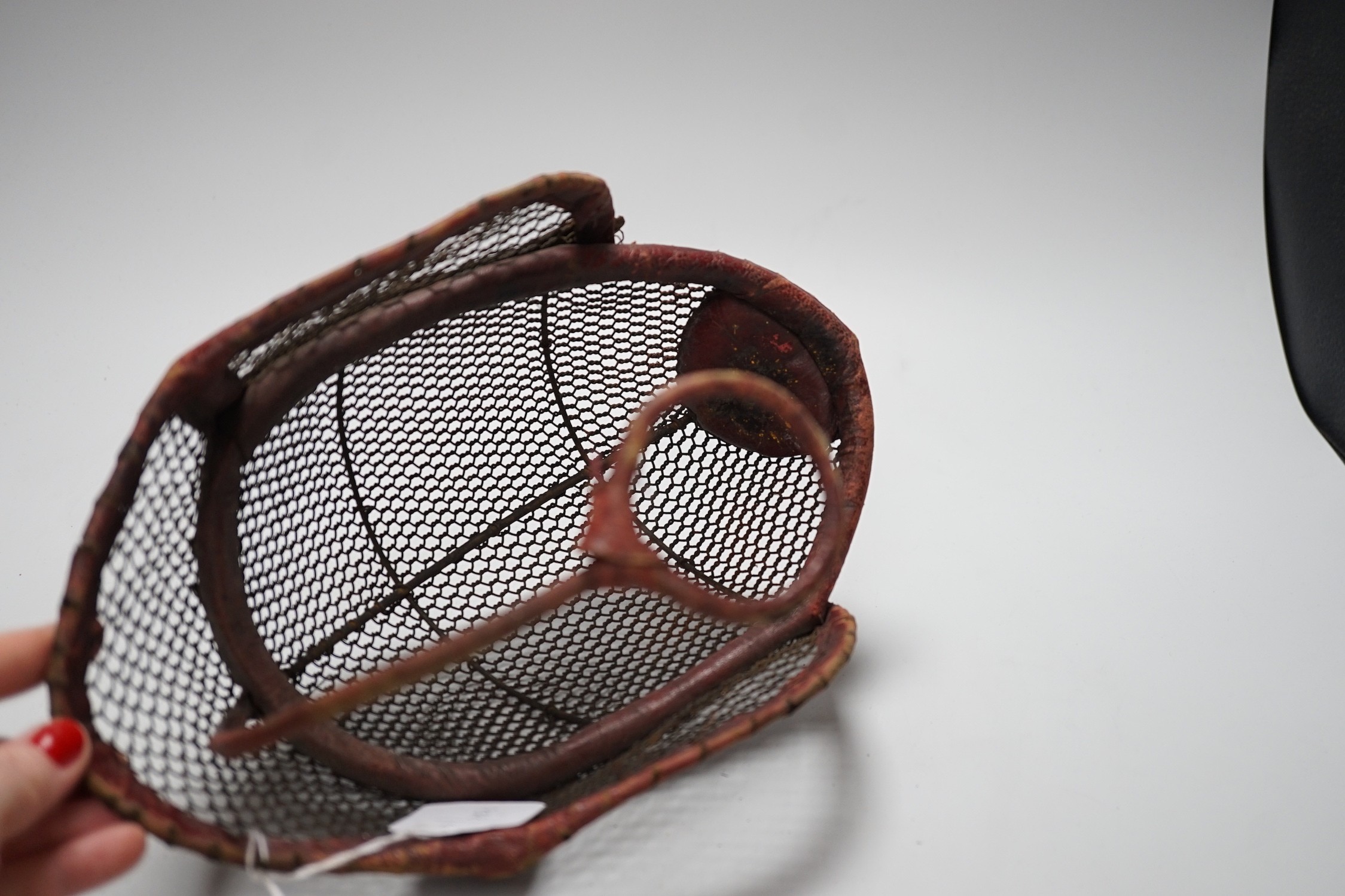 A fencing face mask, 30cms wide - Image 3 of 3