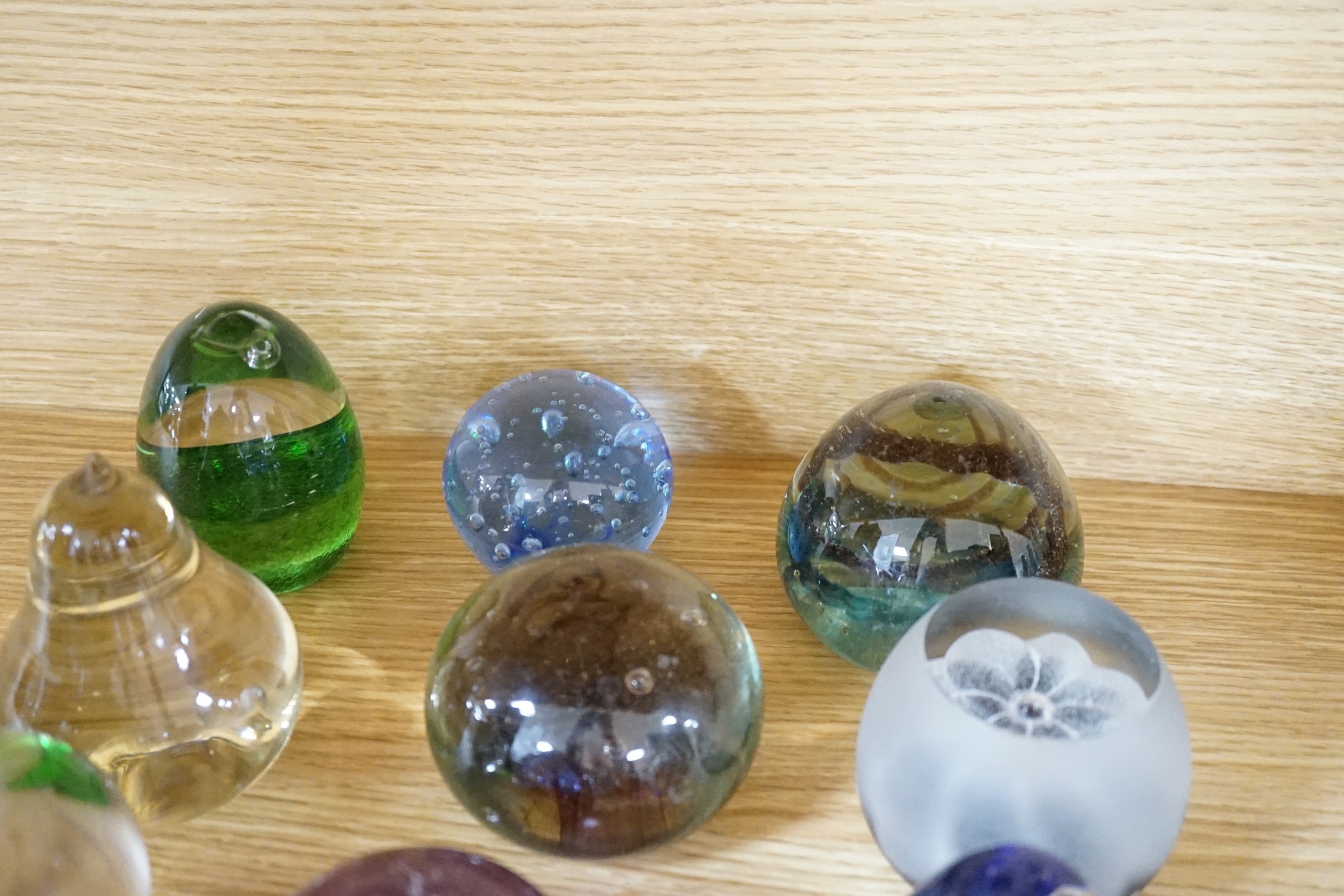 A collection of mixed paperweights to include a faceted floral Perthshire example, other Scottish - Image 5 of 7