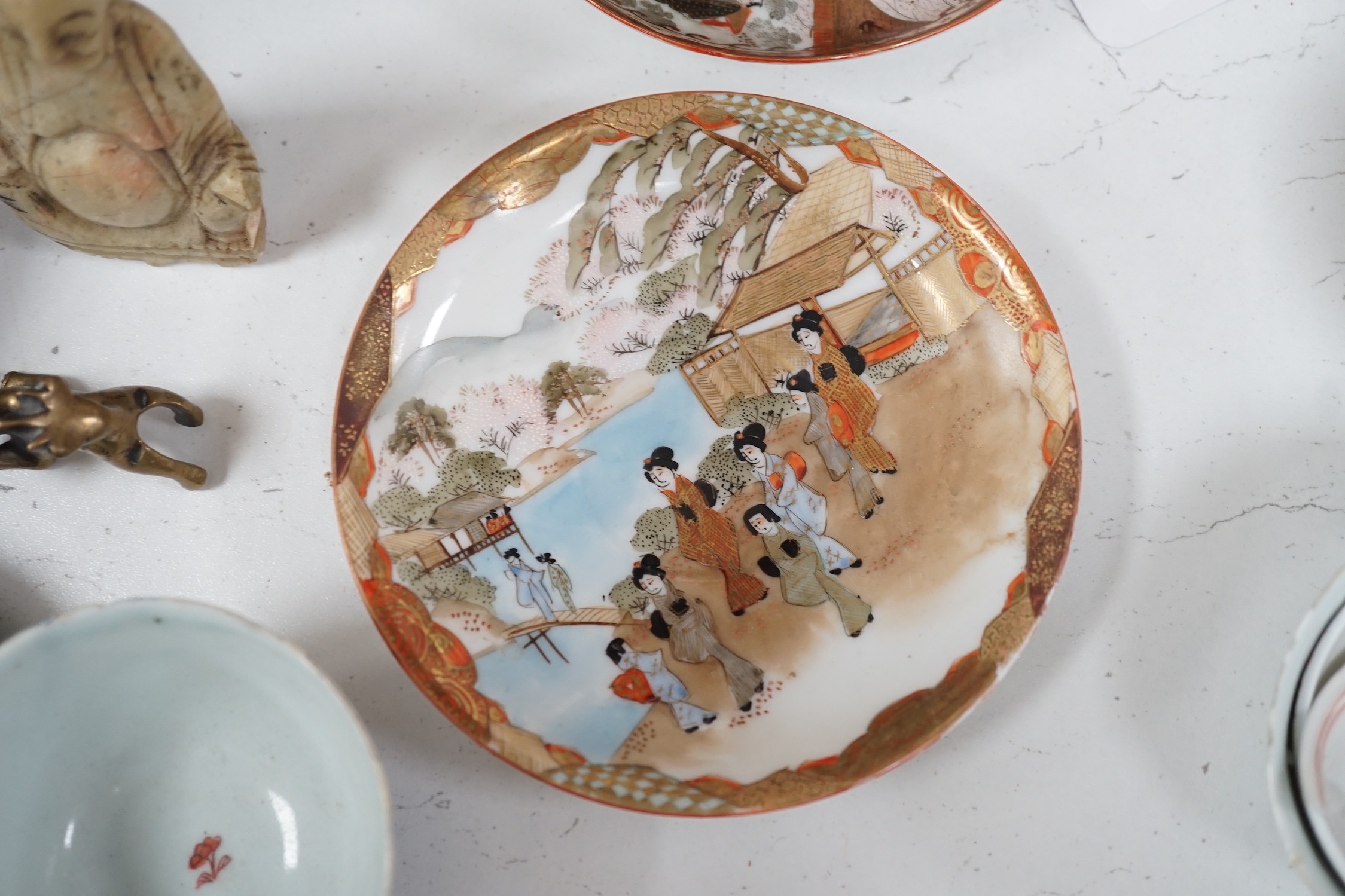 A quantity of Chinese and Japanese ceramics etc. - Image 14 of 16