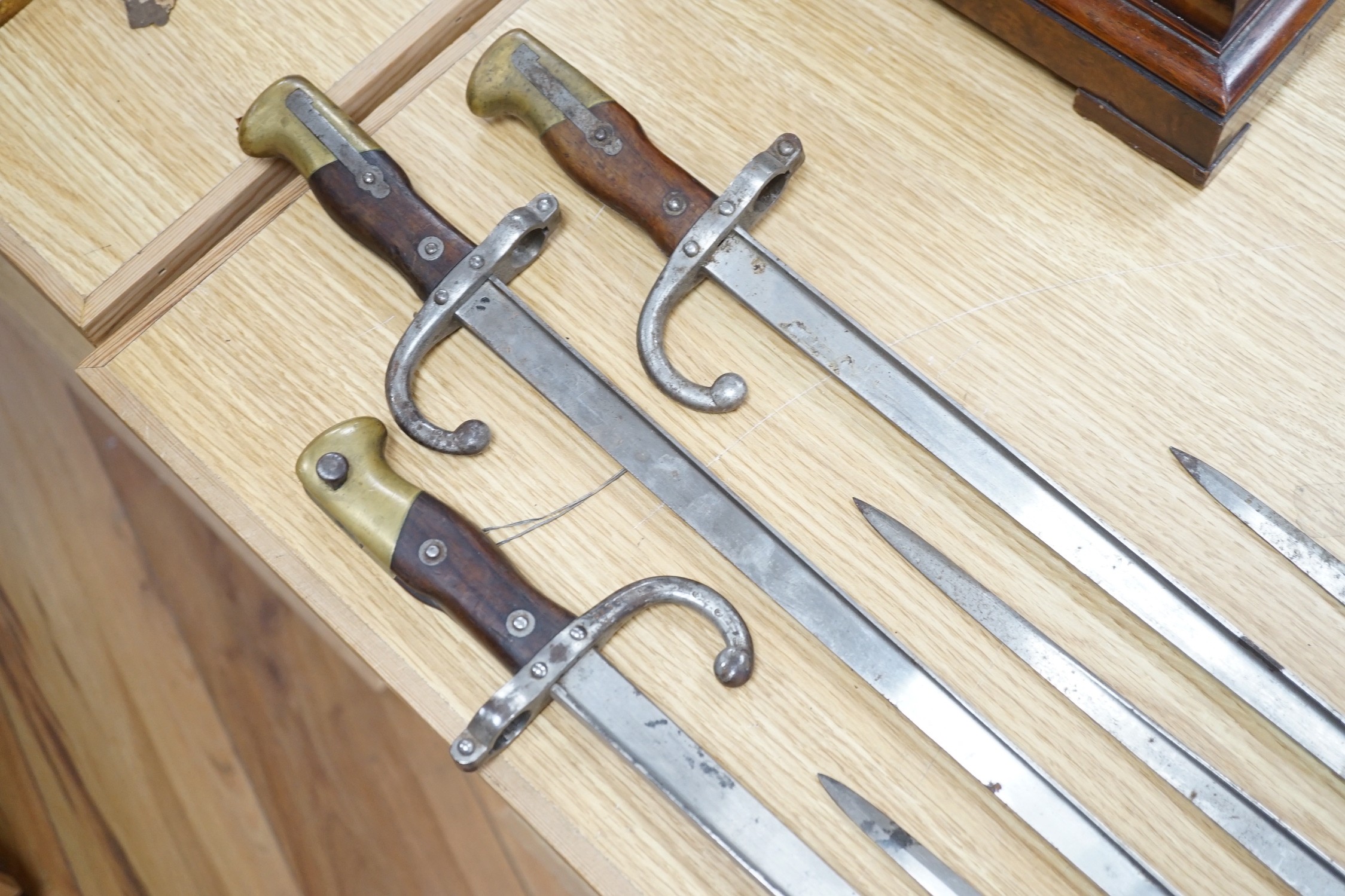 A group of six 19th century French bayonets - Image 6 of 9