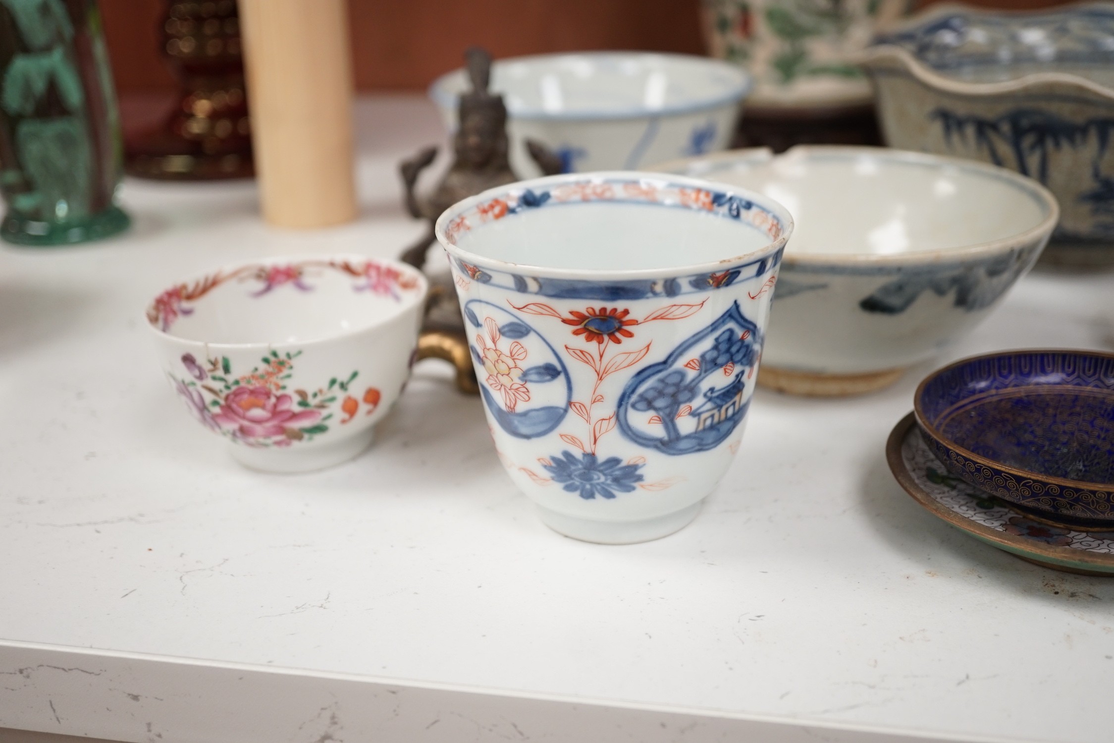 A quantity of Chinese and Japanese ceramics etc. - Image 2 of 16