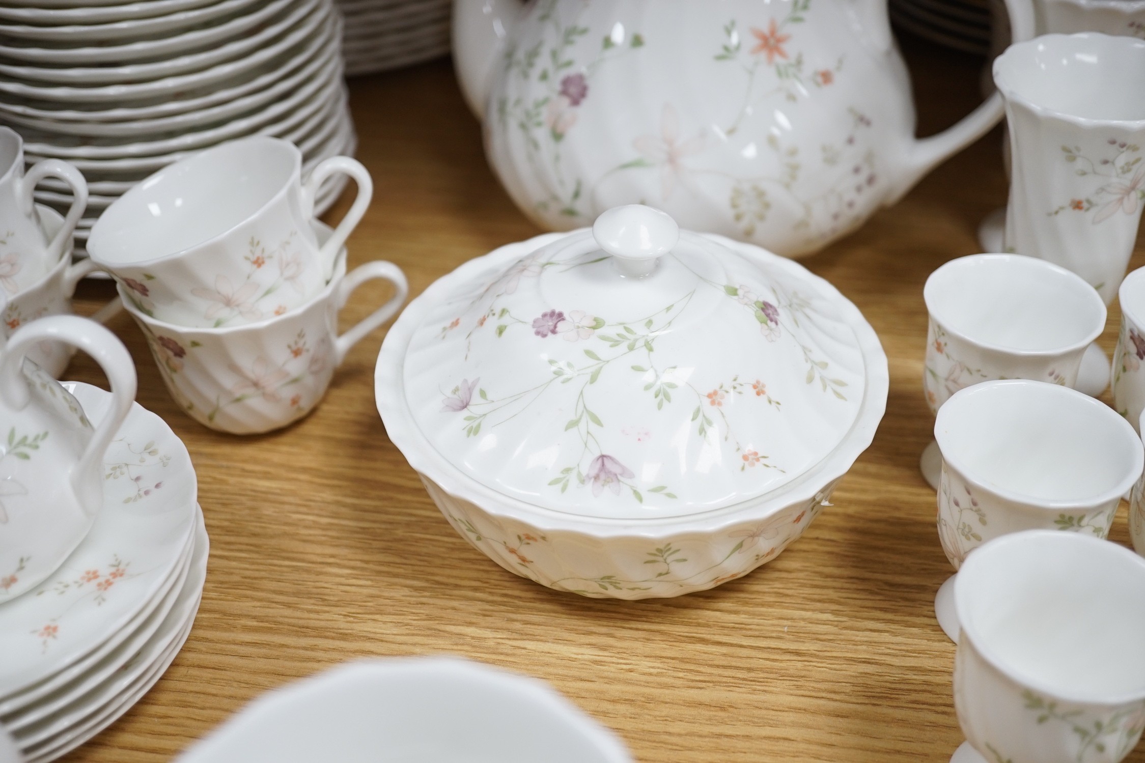 A Wedgwood Campion-pattern part breakfast service, and a Caprice Elizabethan teaset - Image 6 of 8