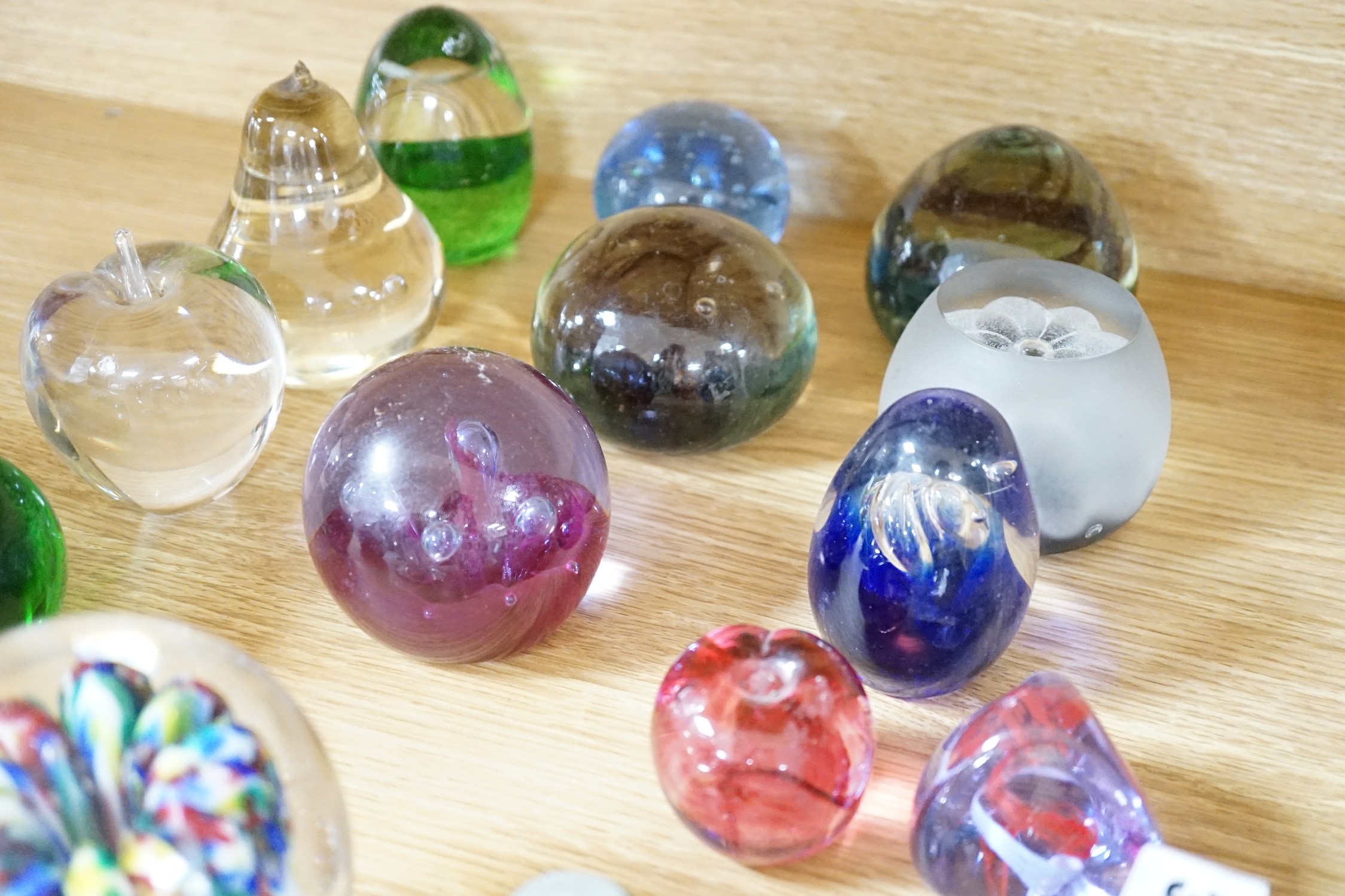 A collection of mixed paperweights to include a faceted floral Perthshire example, other Scottish - Image 4 of 7