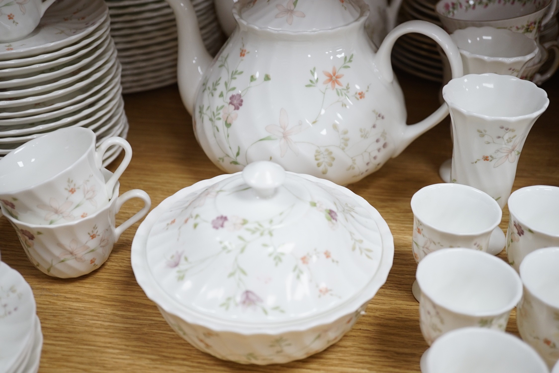 A Wedgwood Campion-pattern part breakfast service, and a Caprice Elizabethan teaset - Image 5 of 8