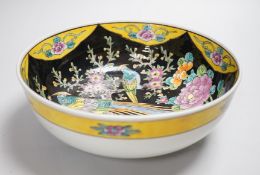 A Japanese porcelain bowl, 25cm diameter