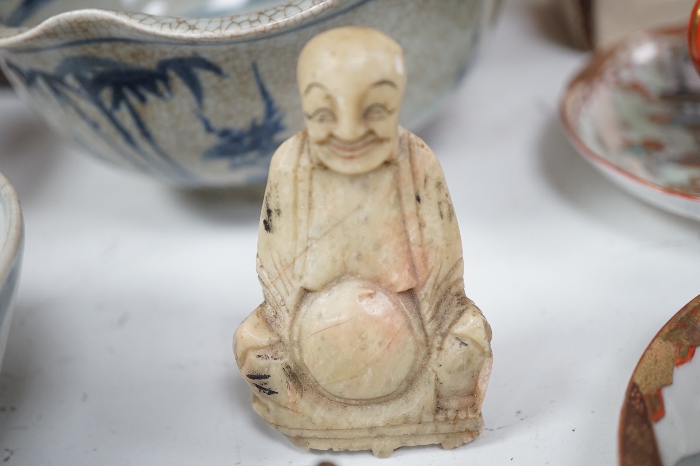 A quantity of Chinese and Japanese ceramics etc. - Image 7 of 16