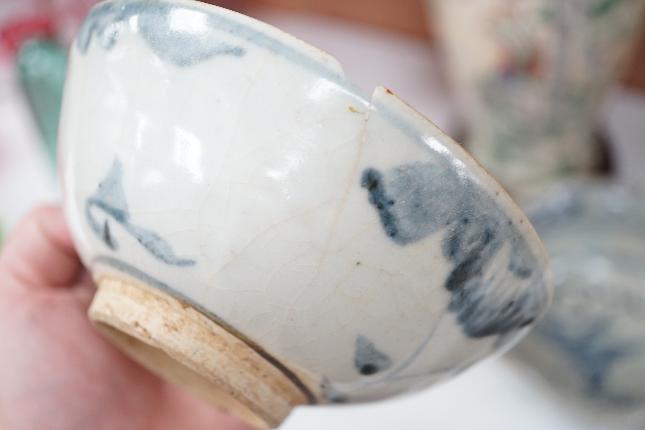 A quantity of Chinese and Japanese ceramics etc. - Image 12 of 16
