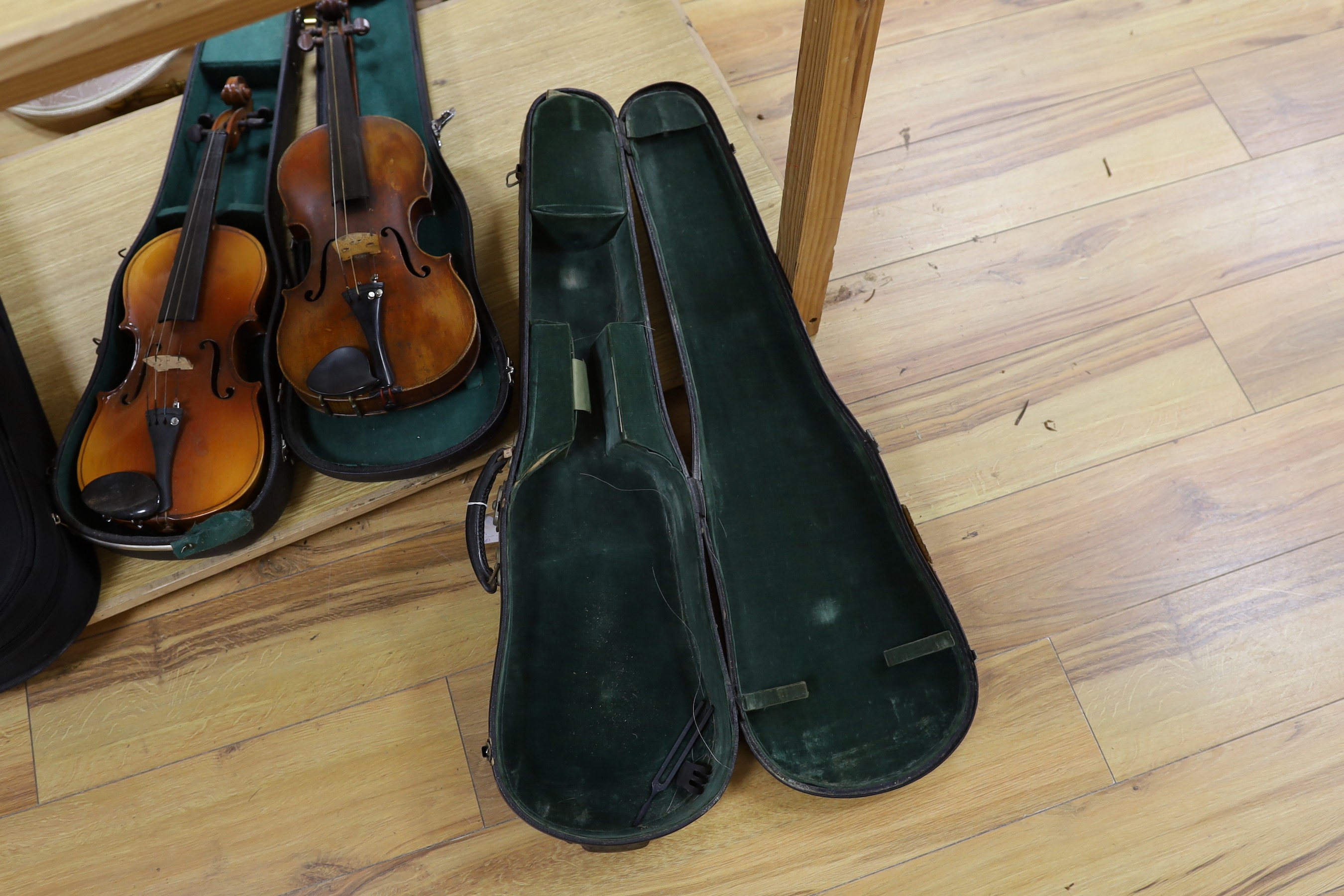 A cased early 20th century violin marked Gilks, Westminster, London and 2 modern cased Chinese - Image 2 of 7