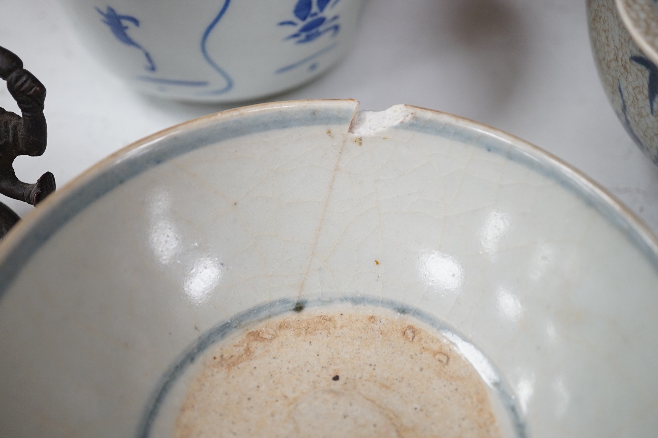 A quantity of Chinese and Japanese ceramics etc. - Image 3 of 16