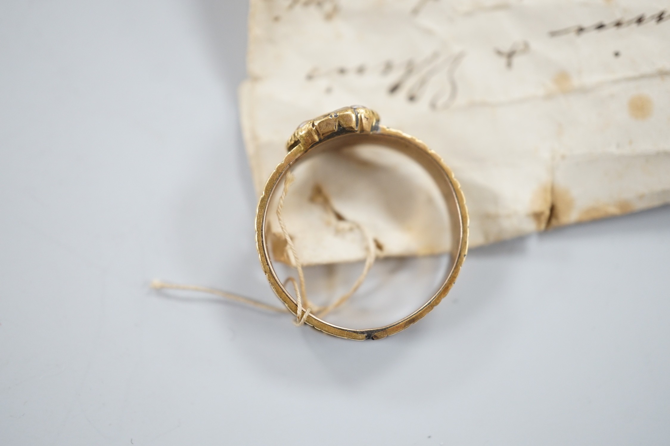 A 19th century yellow metal, split pearl and plaited hair set mourning ring, size O, gross weight - Image 6 of 6