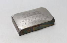 A George V silver mounted rectangular cigarette box, with engraved inscription, 14.7cm.
