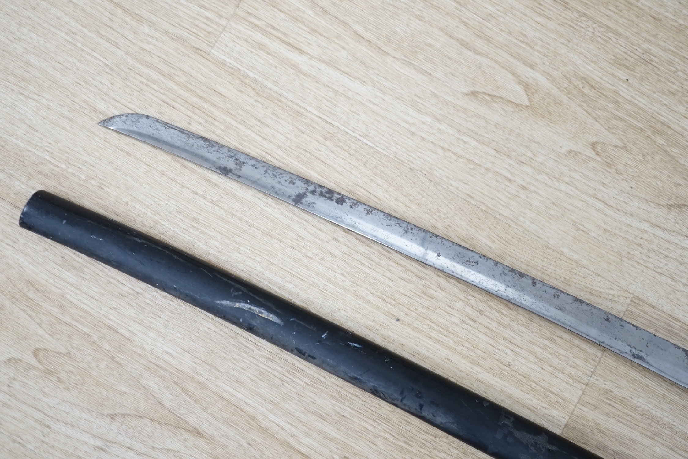 An early 20th century Japanese sword and saya, total length 102cm - Image 4 of 6