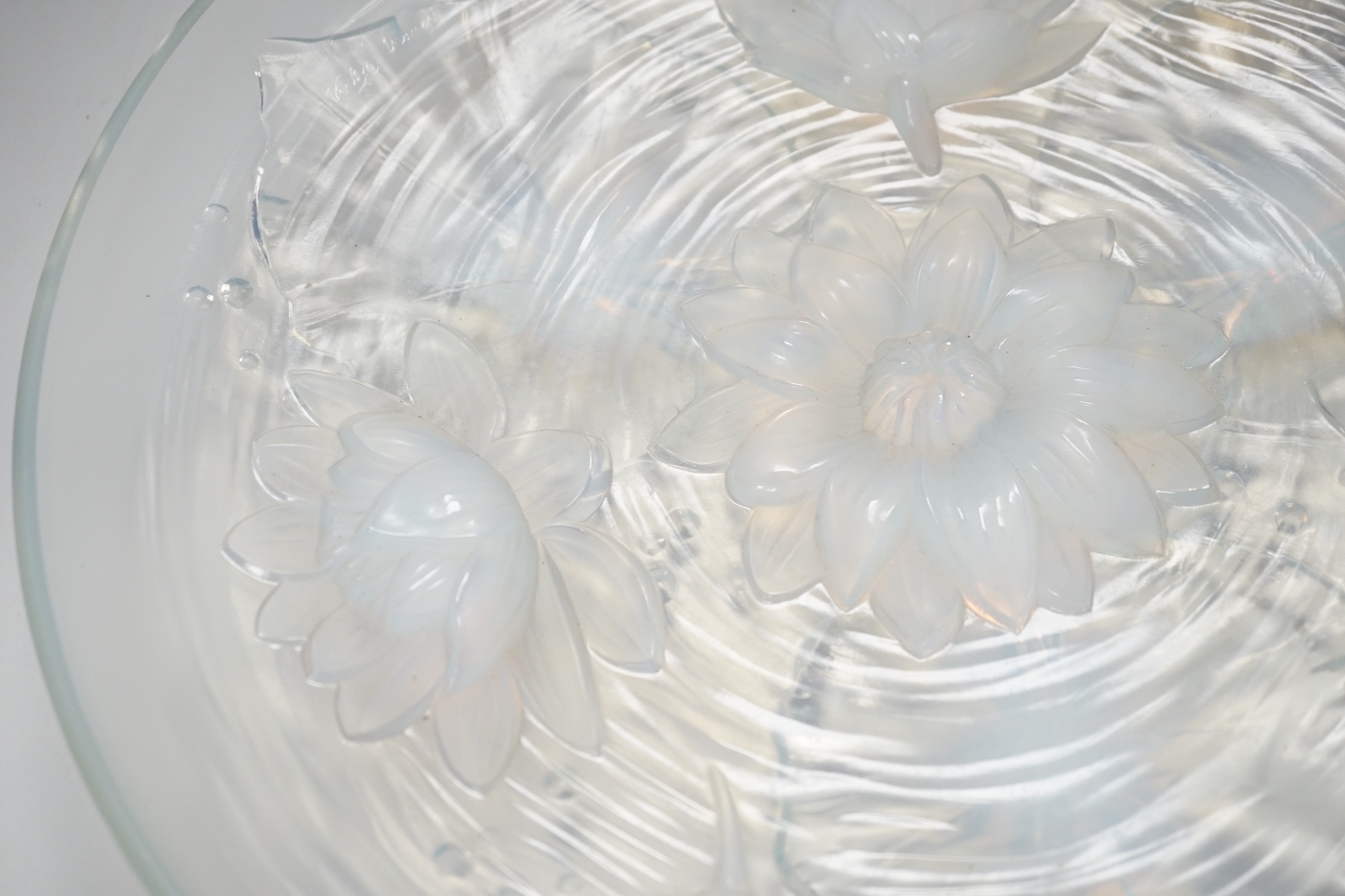 A Verlys opalescent glass dish with flower decoration. 35cm diameter - Image 5 of 7