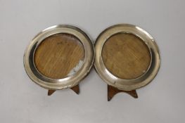 A pair of George V silver mounted circular photo graph frames, William Hutton & Sons Birmingham,
