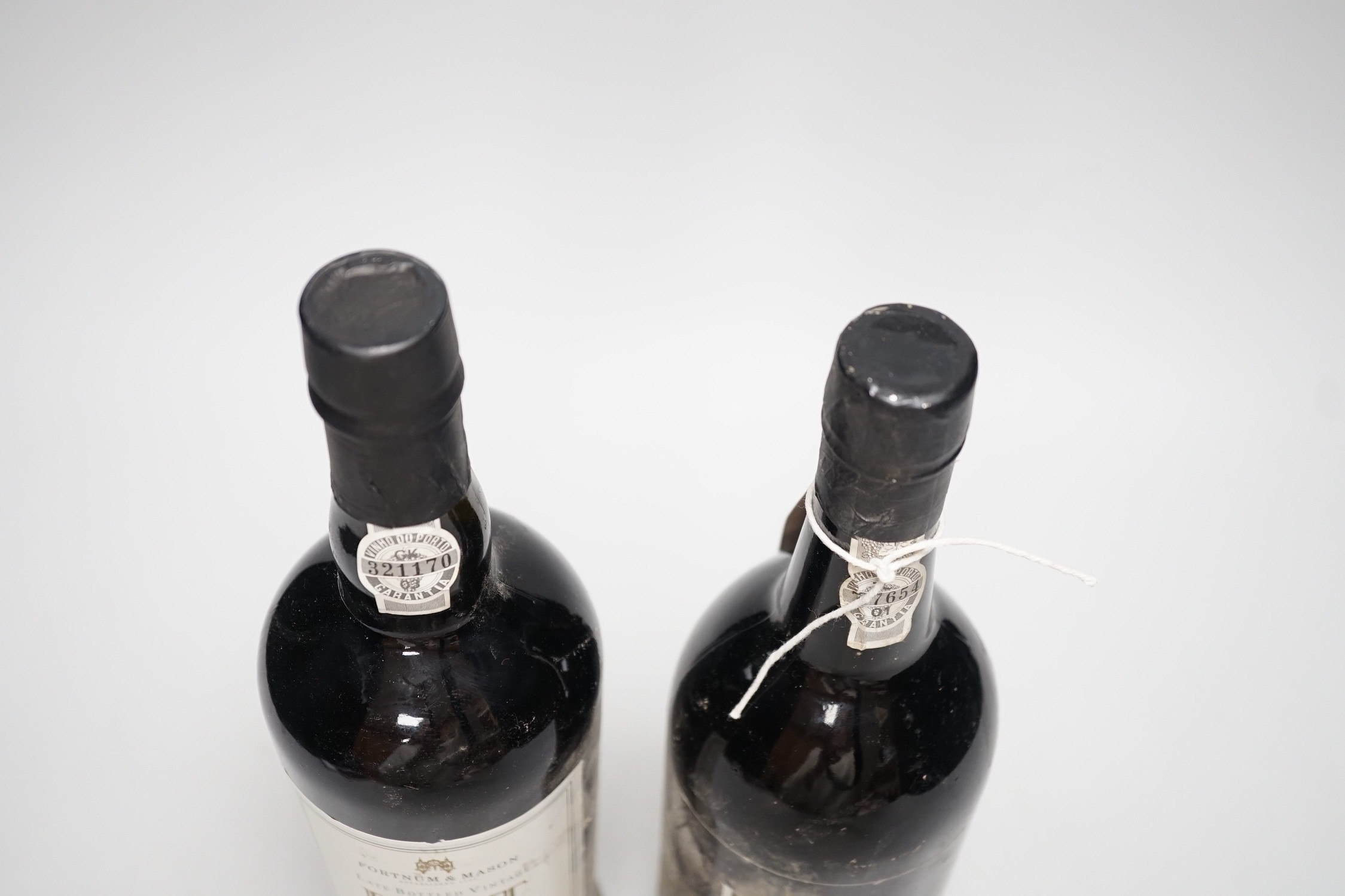 Two bottles of port including a Dow’s 1984 vintage port - Image 3 of 4
