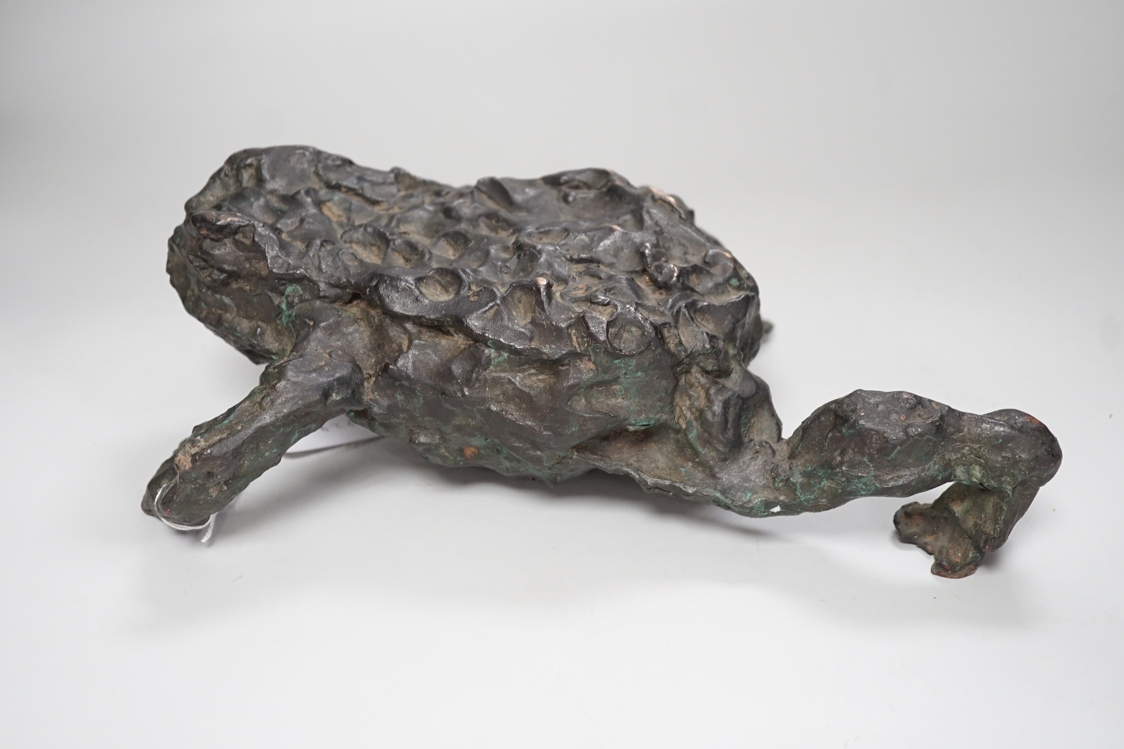 A large contemporary bronze model of a toad, 31cm long - Image 3 of 3