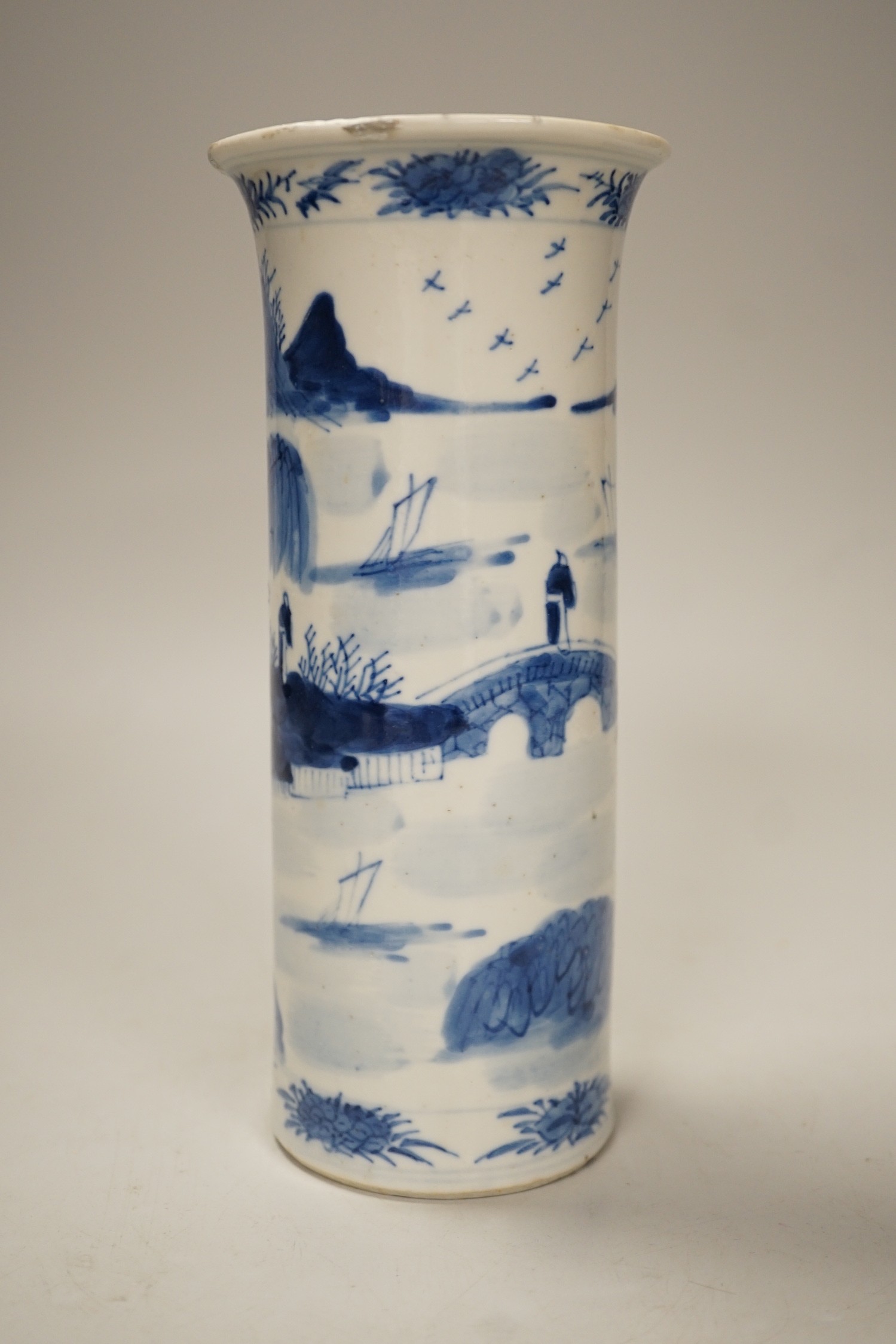 A Chinese blue and white sleeve vase, c.1900, 20cm tall - Image 3 of 4
