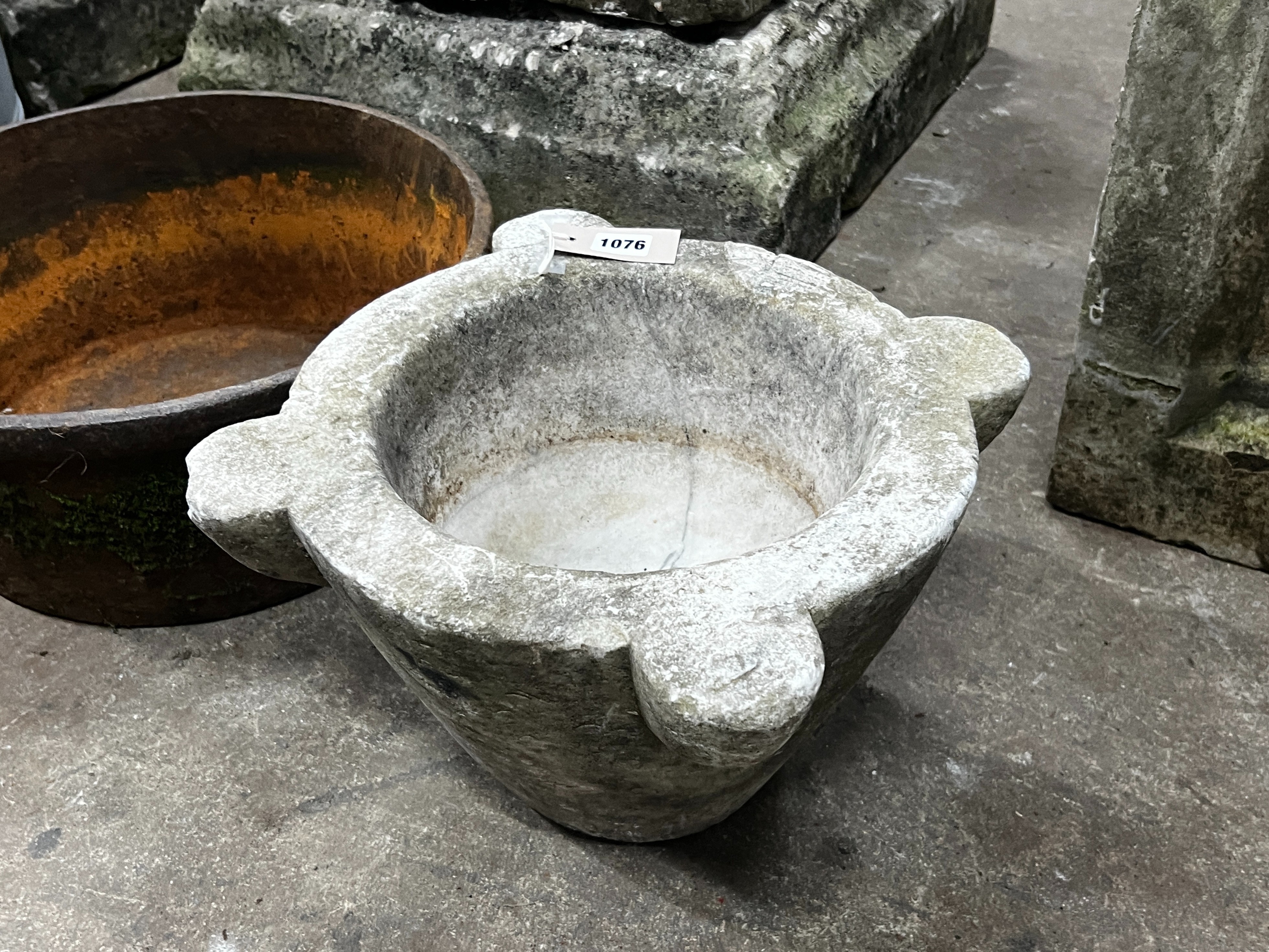 A Victorian marble mortar, width 39cm, height 22cm - Bild 2 aus 2