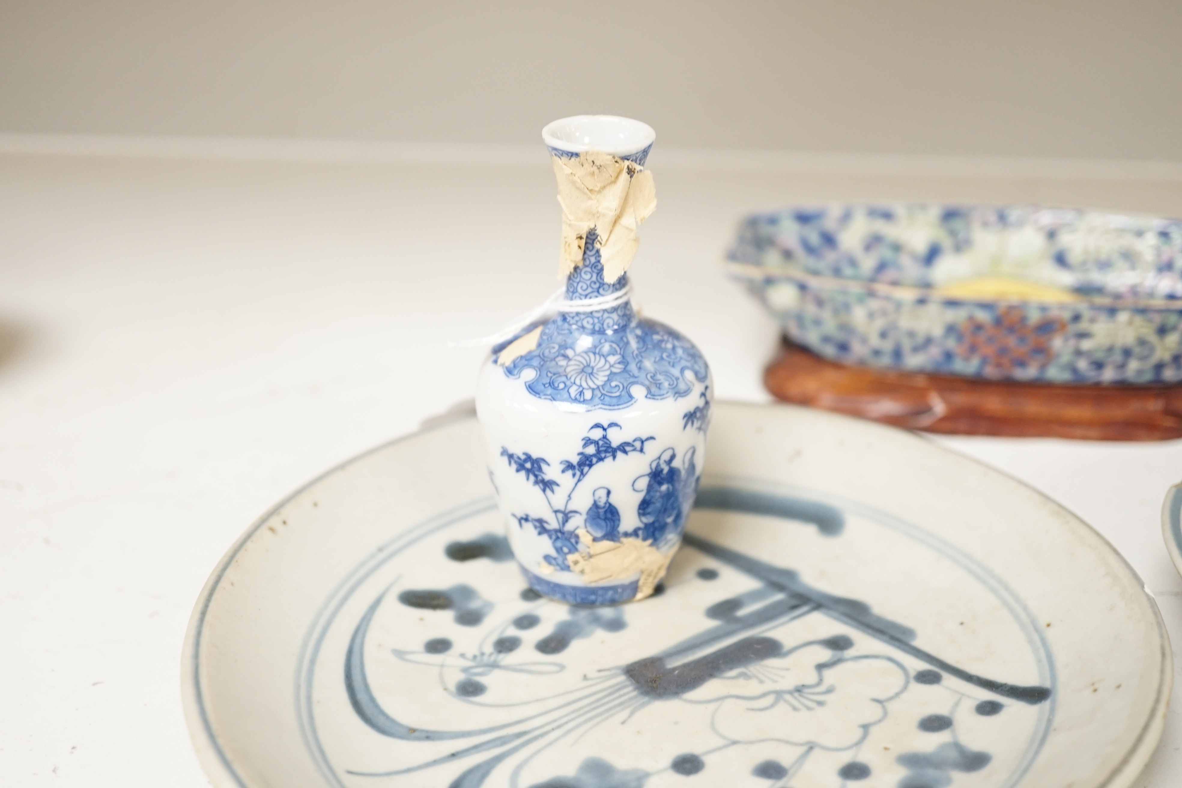 A Chinese enamelled porcelain cup stand, 15.2 cm, two Chinese blue and white plates and a small - Image 4 of 8