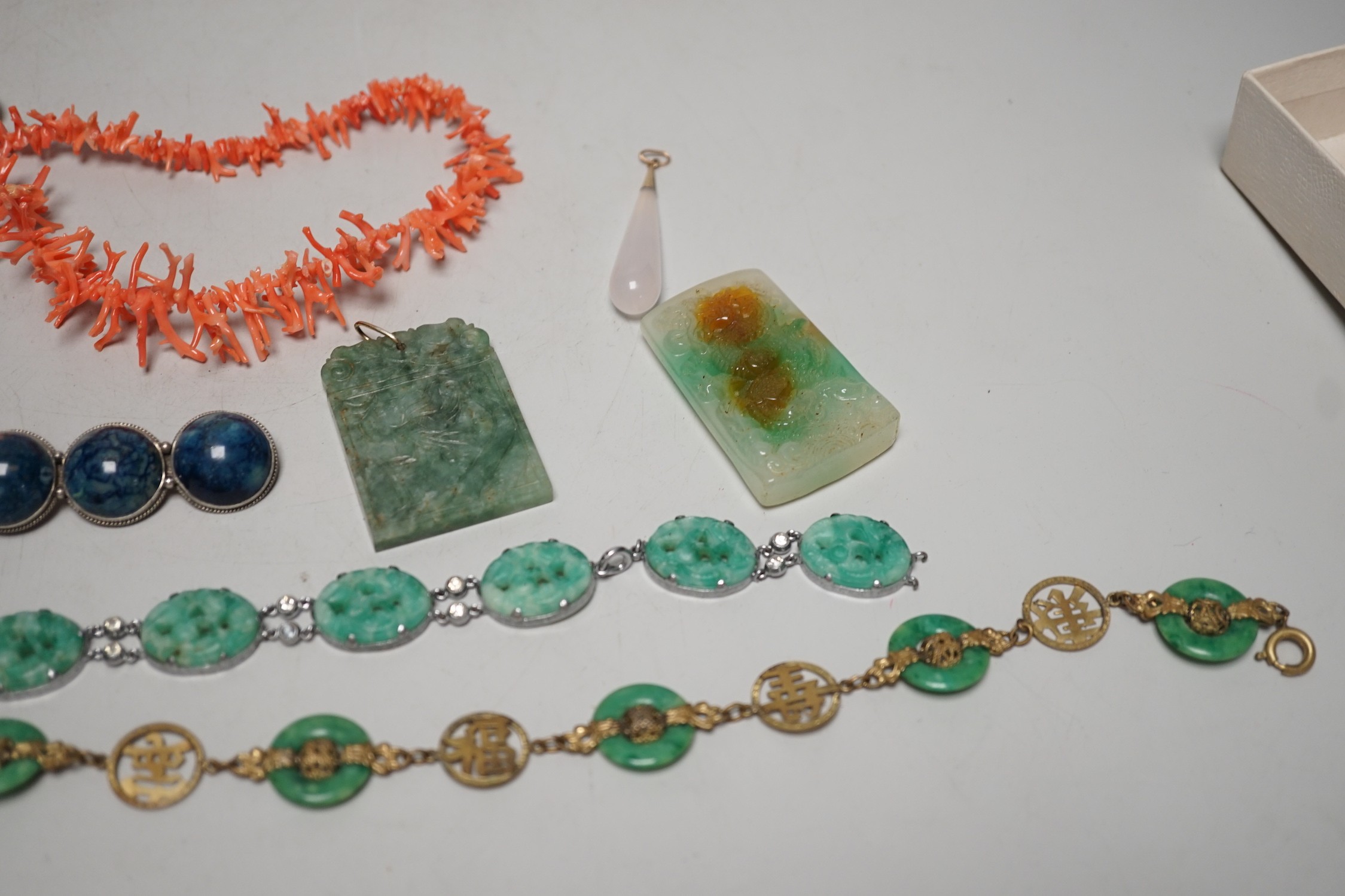 A mixed collection of mainly Chinese jade or hardstone jewellery, including pendant, etc. - Image 2 of 2