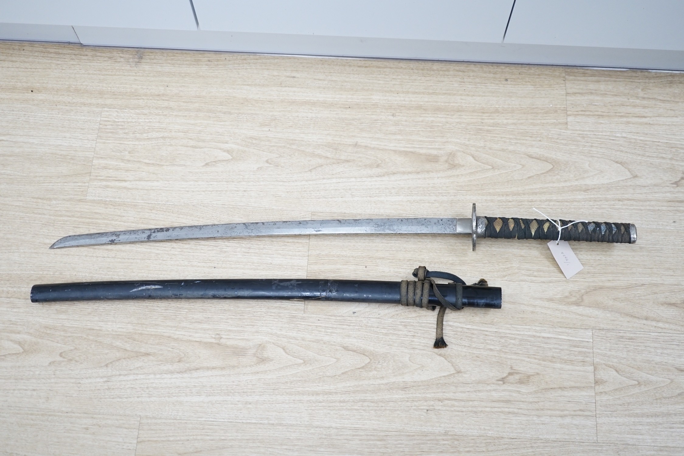 An early 20th century Japanese sword and saya, total length 102cm - Image 2 of 6