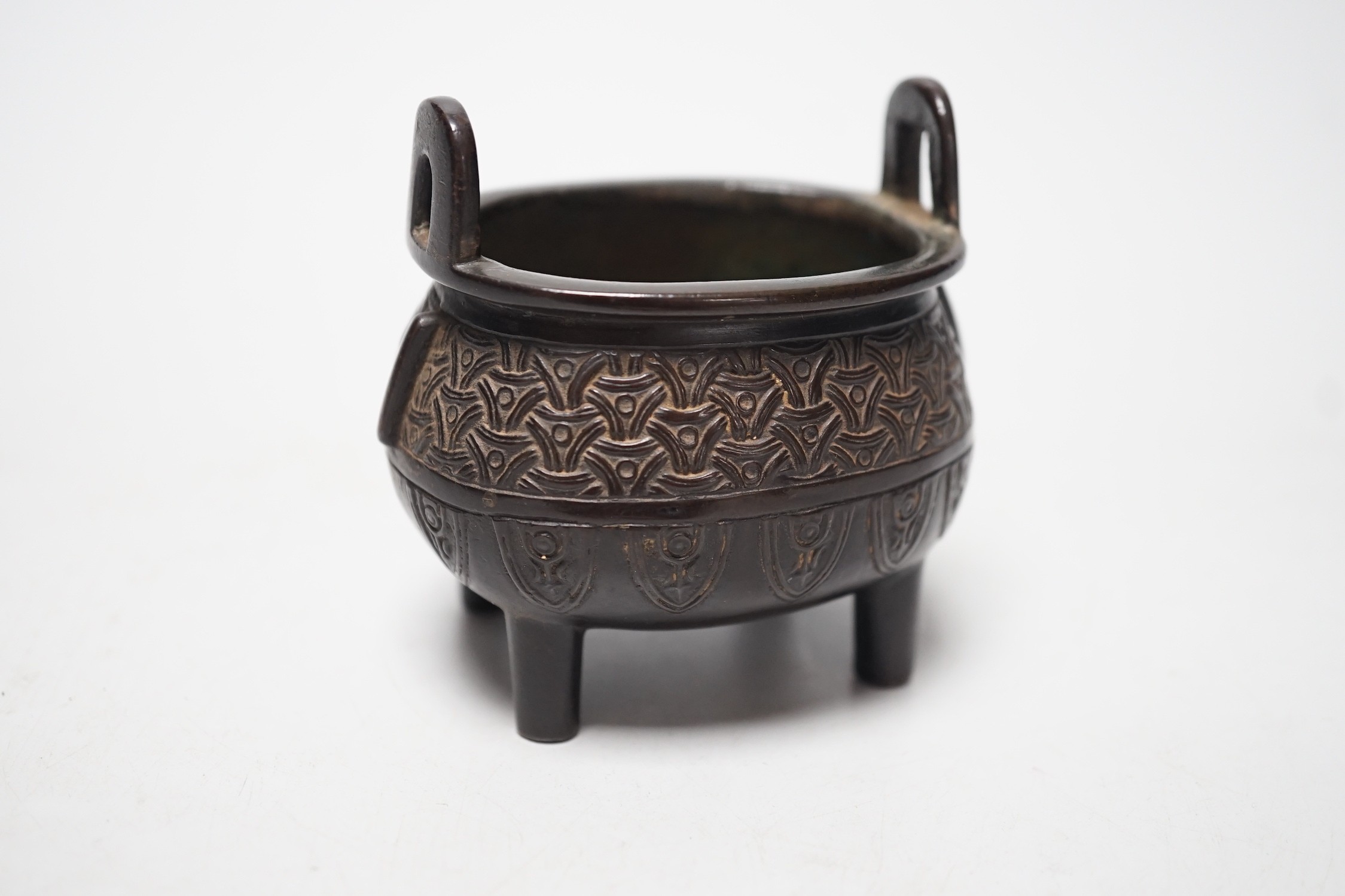 A Chinese archaistic bronze censer, 8cm - Image 3 of 4