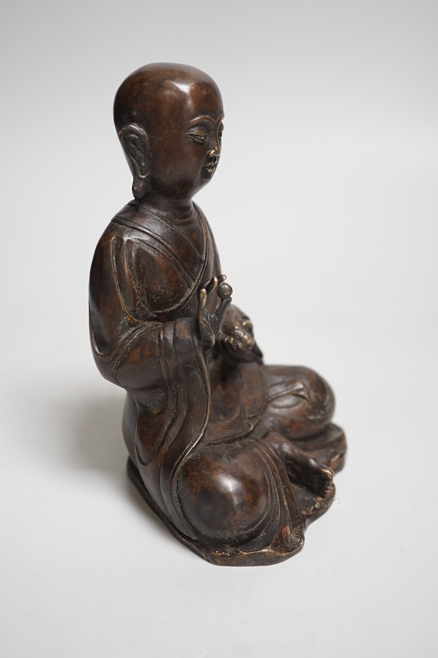 A Nepalese bronze figure of a seated immortal, probably 17th / 18th century, 16cm - Image 4 of 5