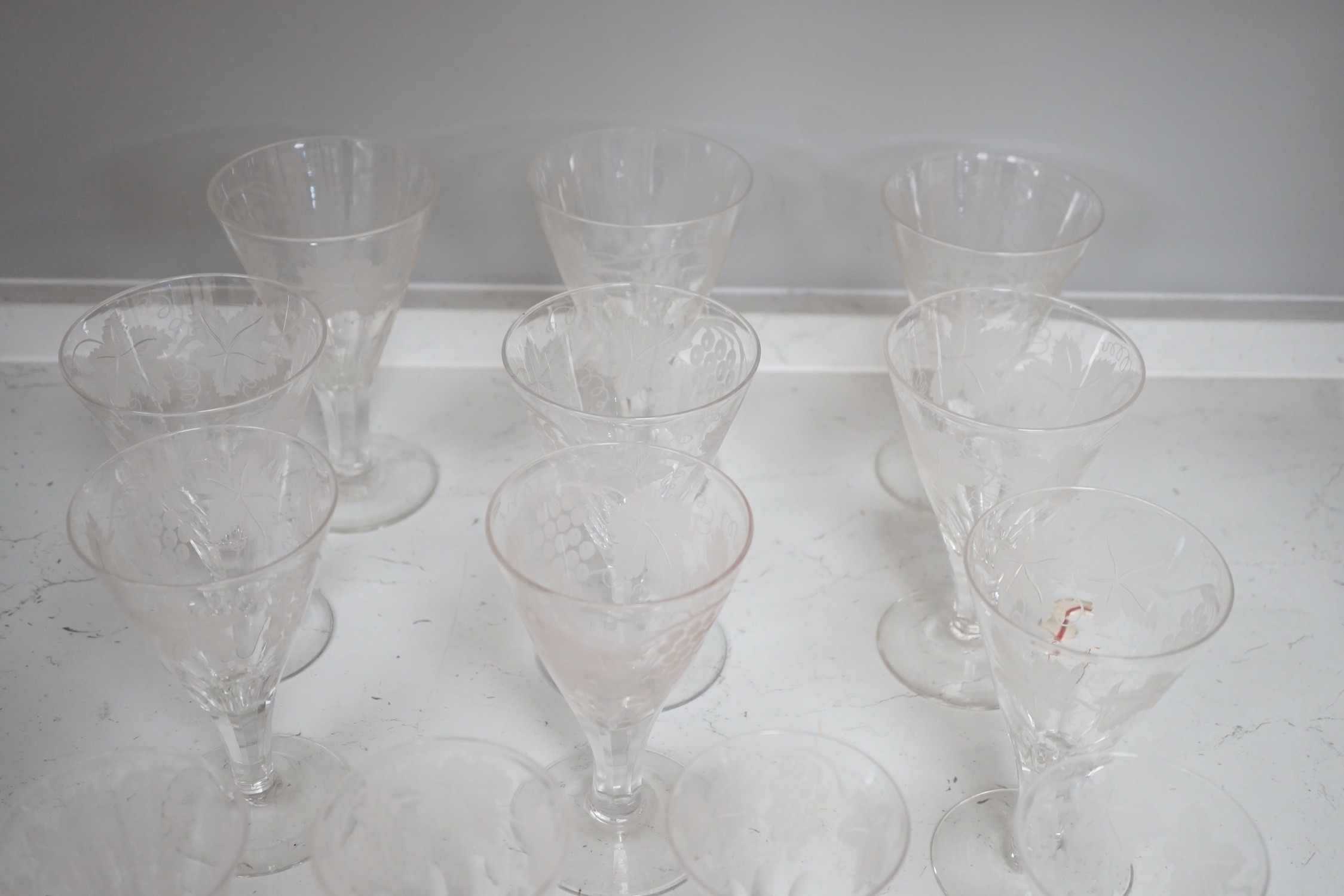 A part suite of Edwardian vineous etched glasses. Tallest 15cm - Image 5 of 6