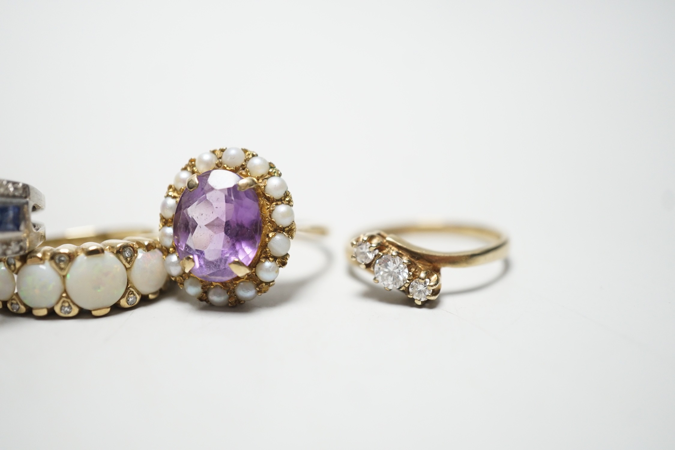 Four assorted modern 9ct god and gem set rings including amethyst and split pearl and white opal and - Image 2 of 5