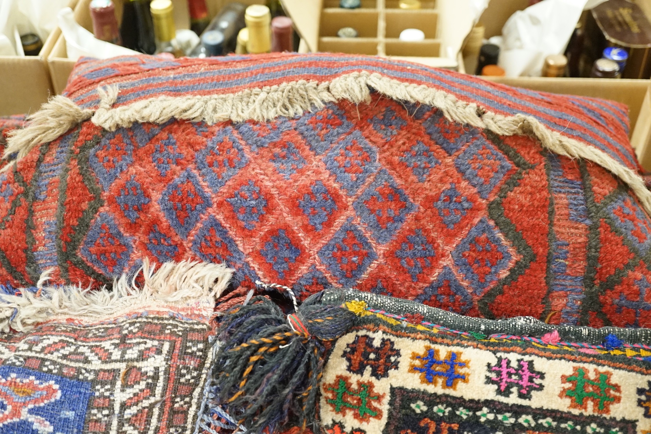 Five handmade Pakistani wool carpet cushions - Image 4 of 4