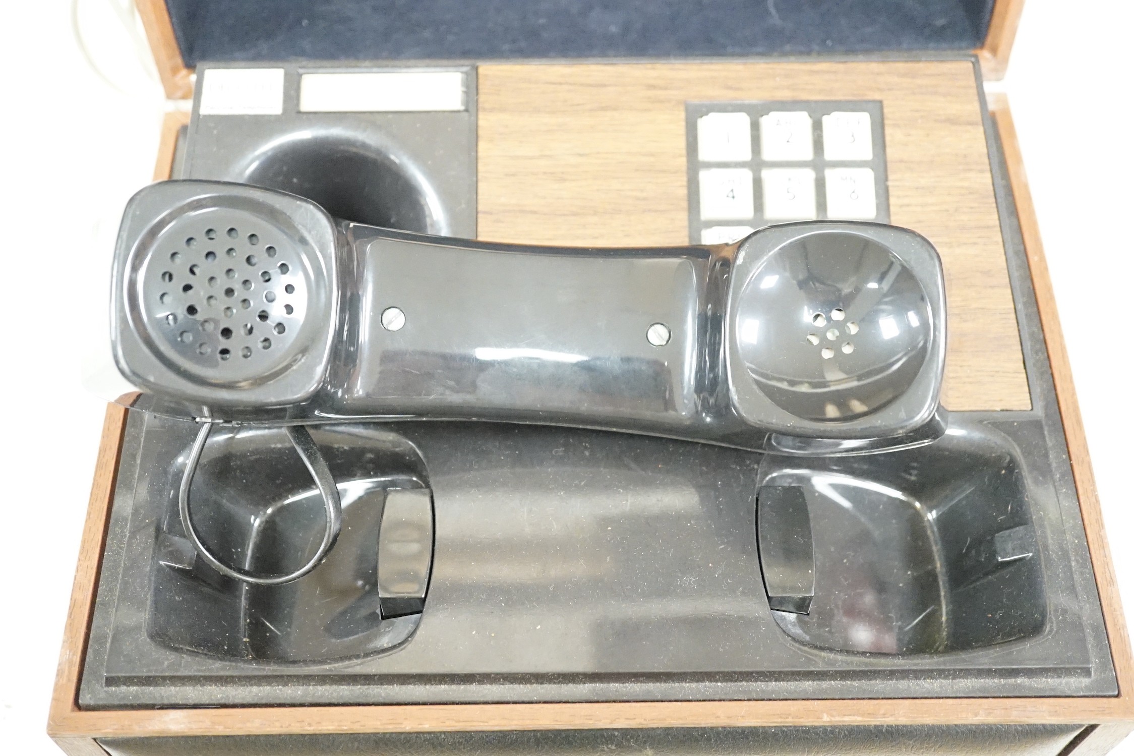 A Deco-Tel personal telephone set in hinged case - Bild 5 aus 5