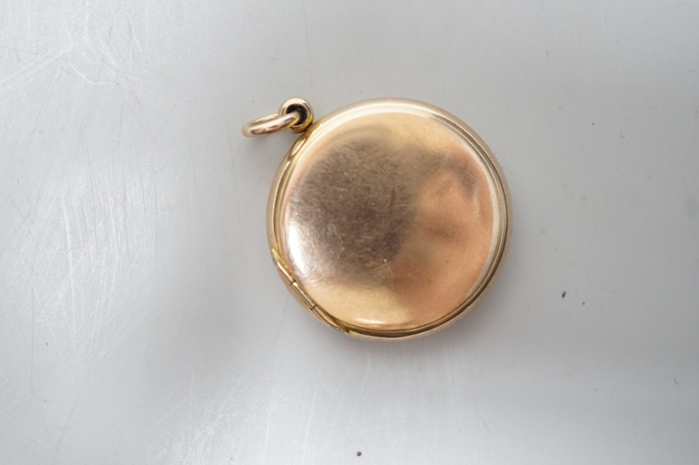 A 9ct gold mounted circular triptych locket, diameter 29mm, gross weight 10.8 grams. - Image 4 of 4