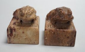 A pair of Chinese carved soapstone chop seals decorated as seated toads, 6cm