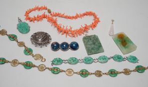 A mixed collection of mainly Chinese jade or hardstone jewellery, including pendant, etc.