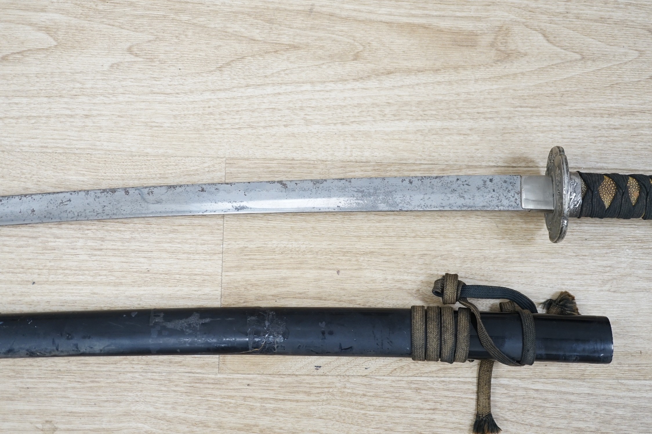 An early 20th century Japanese sword and saya, total length 102cm - Image 5 of 6