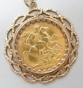 An Edwardian VII 1905 gold sovereign, in a later 9ct gold pendant mount, on a 9ct gold chain,