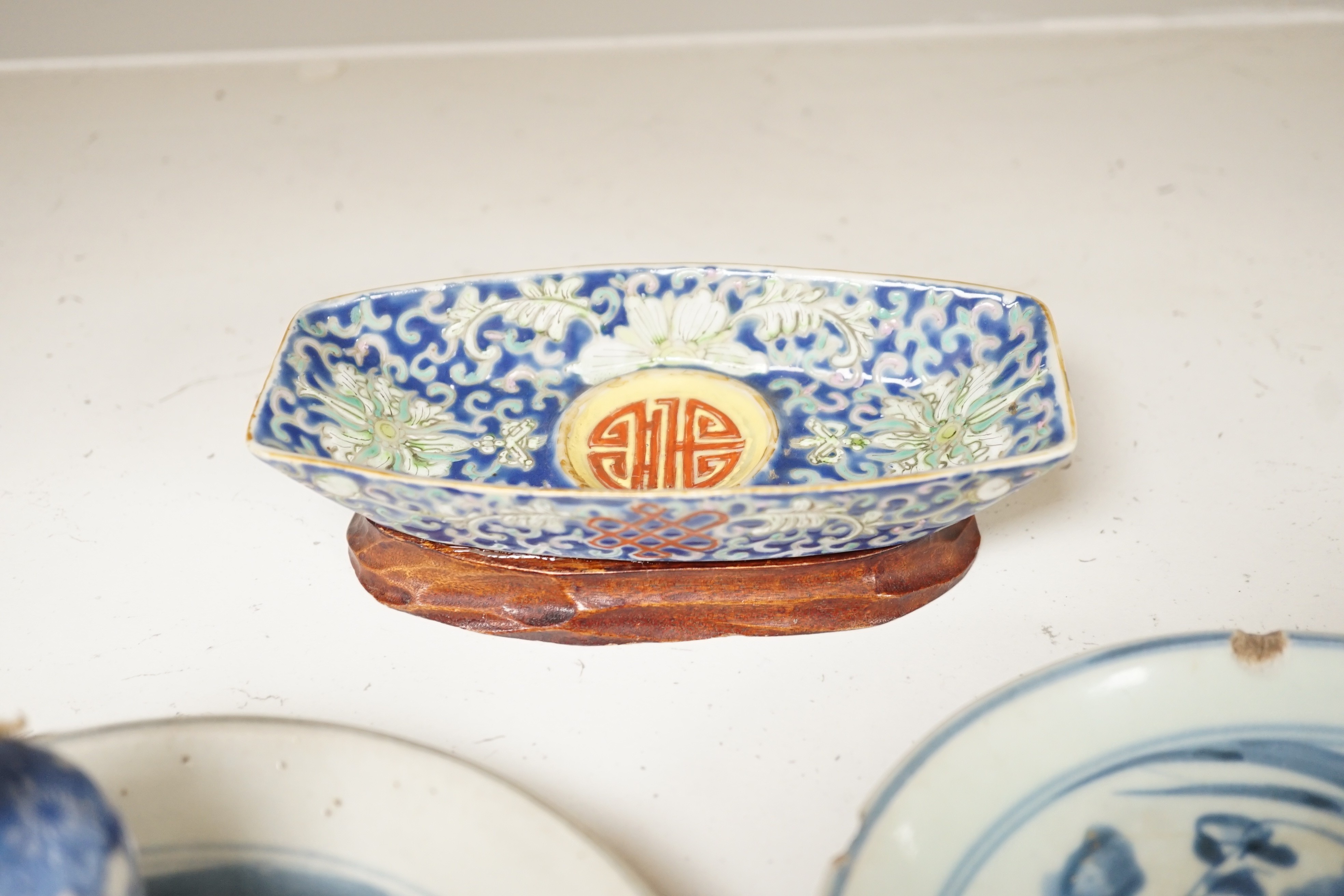 A Chinese enamelled porcelain cup stand, 15.2 cm, two Chinese blue and white plates and a small - Image 3 of 8