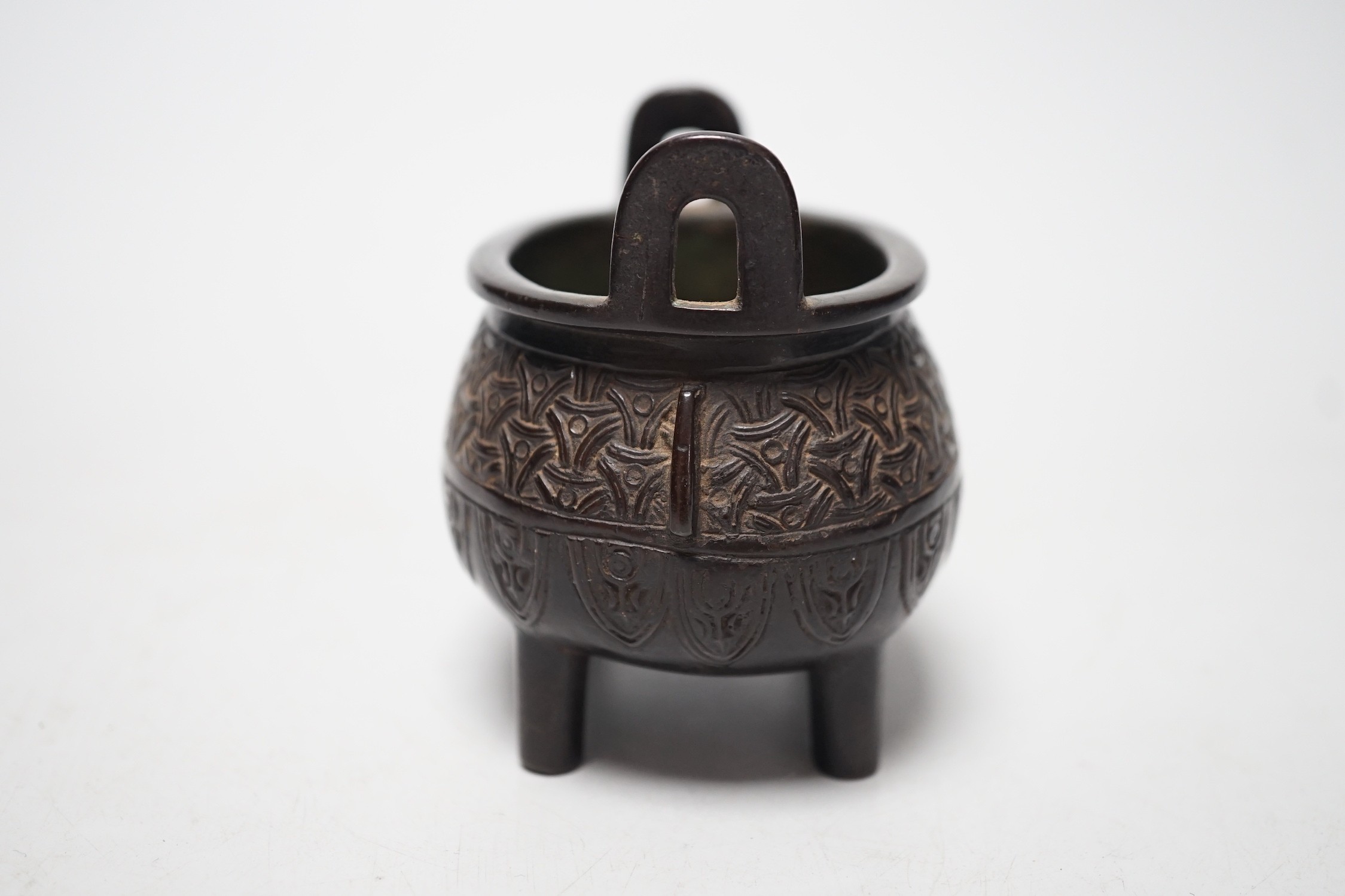 A Chinese archaistic bronze censer, 8cm - Image 2 of 4