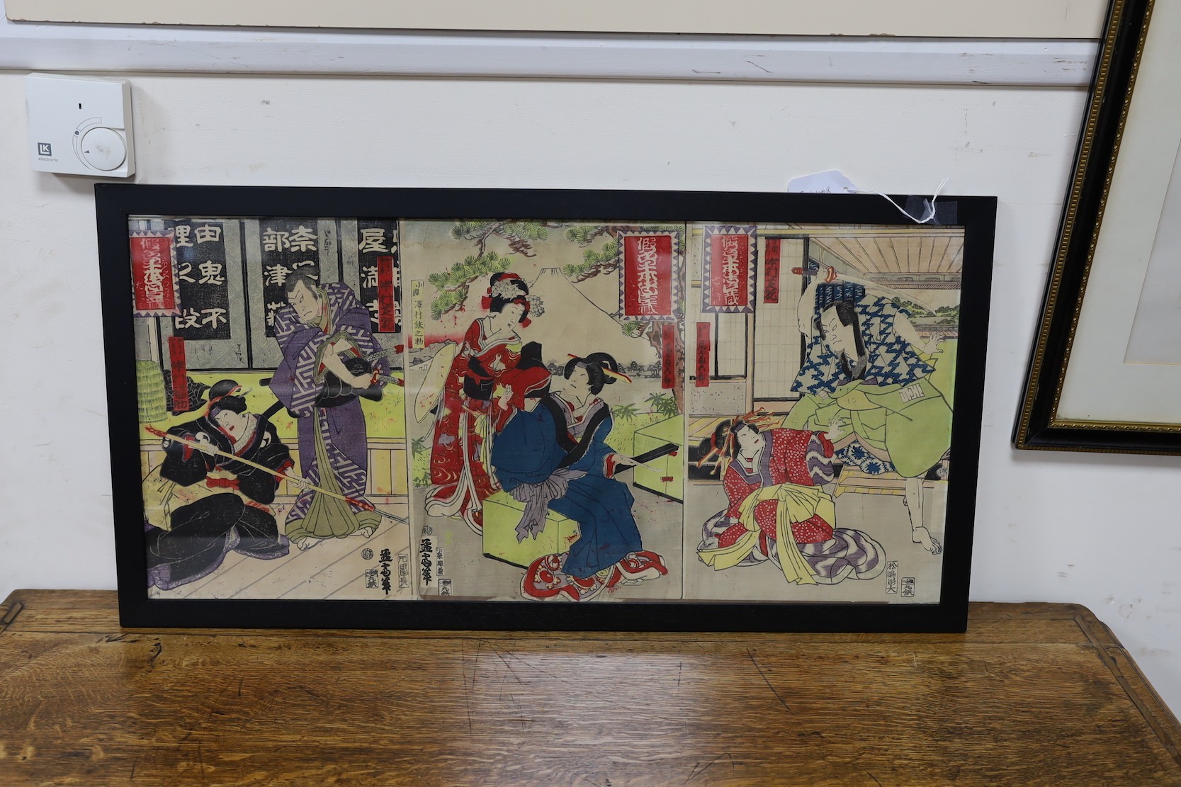 Japanese School, woodblock triptych, Actors on stage, overall 33 x 69cm - Image 2 of 2