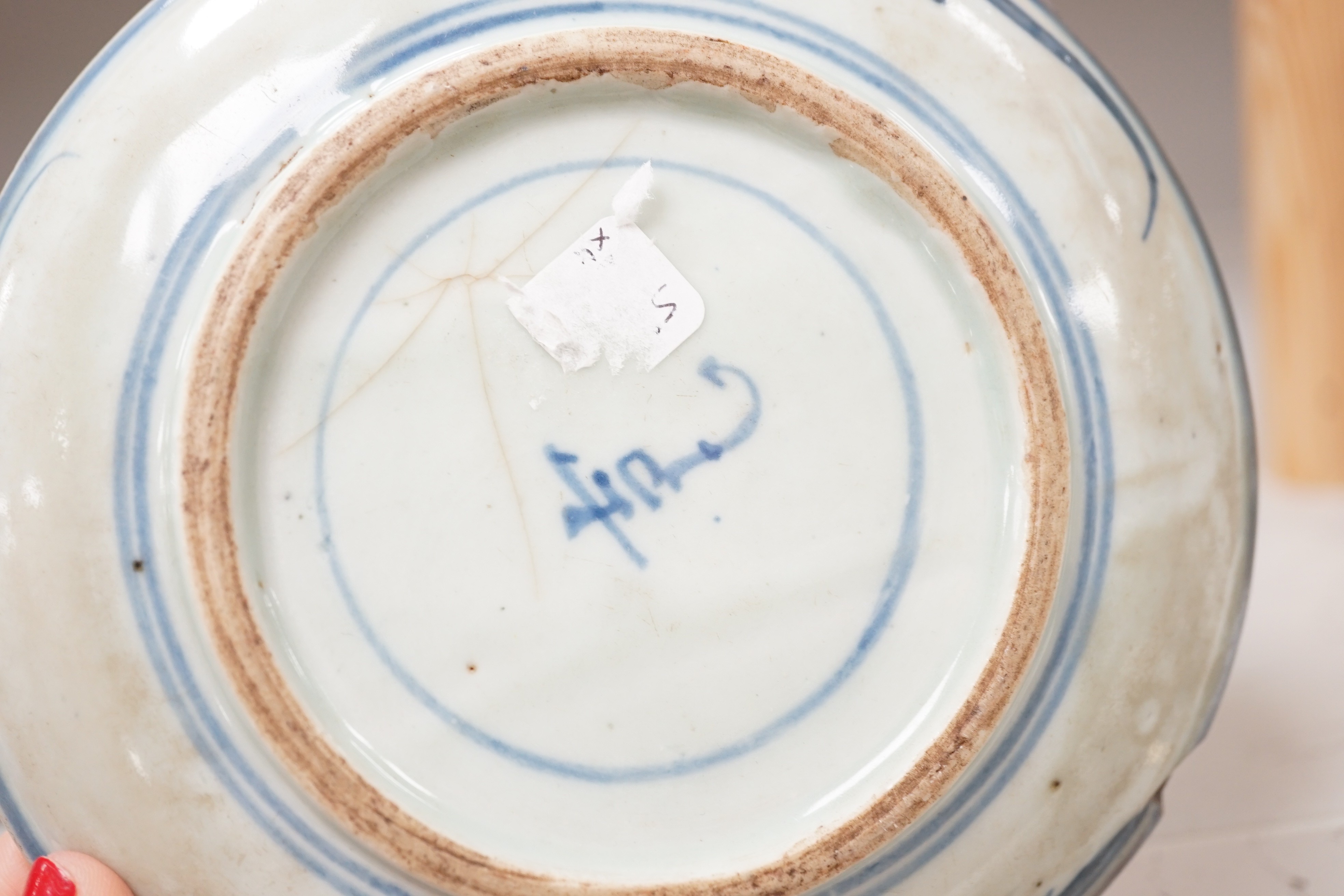 A Chinese enamelled porcelain cup stand, 15.2 cm, two Chinese blue and white plates and a small - Image 8 of 8