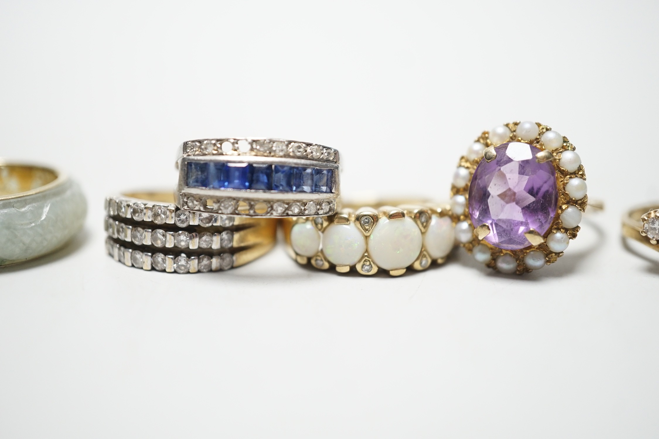 Four assorted modern 9ct god and gem set rings including amethyst and split pearl and white opal and - Image 3 of 5