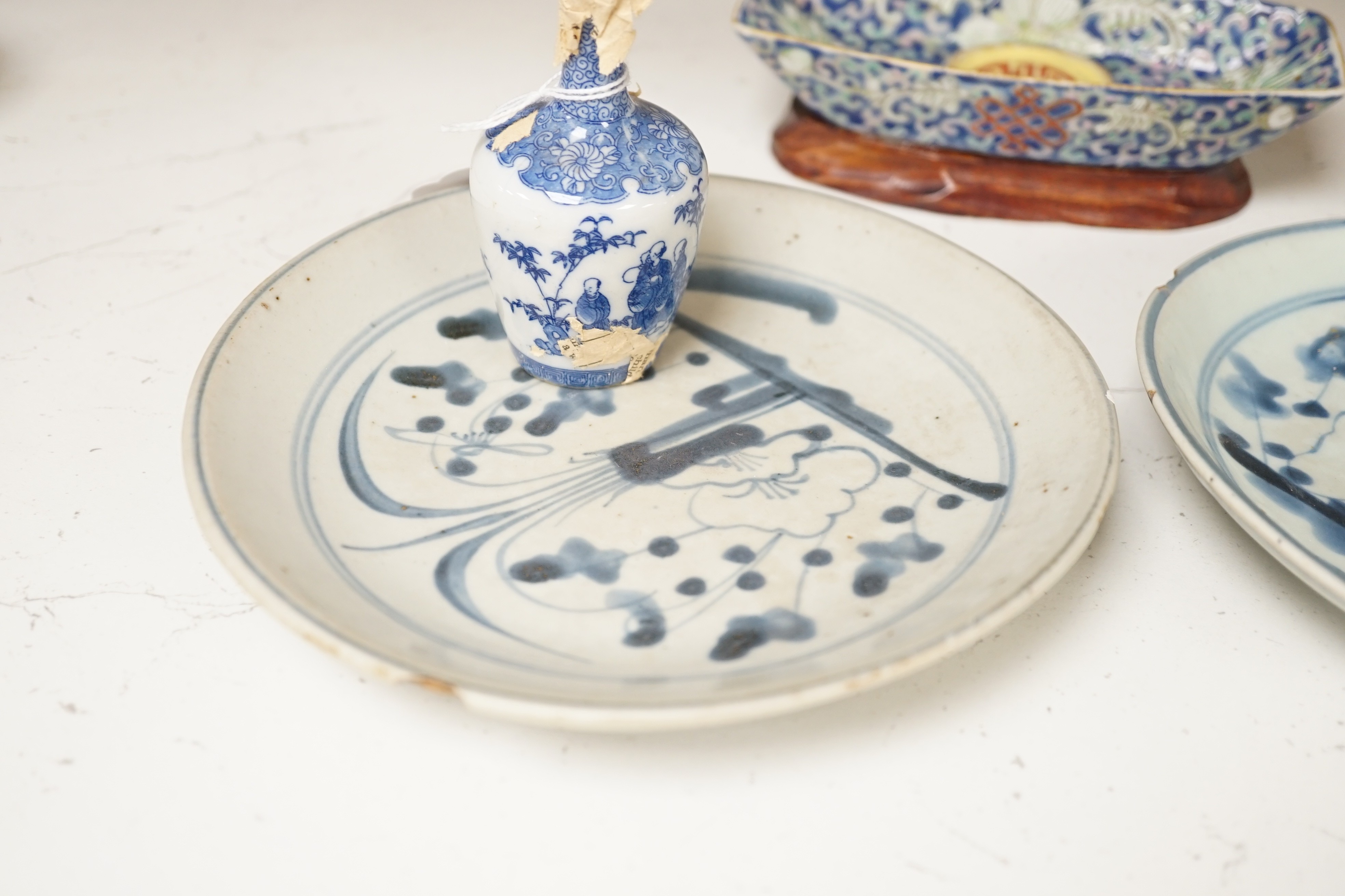 A Chinese enamelled porcelain cup stand, 15.2 cm, two Chinese blue and white plates and a small - Image 5 of 8