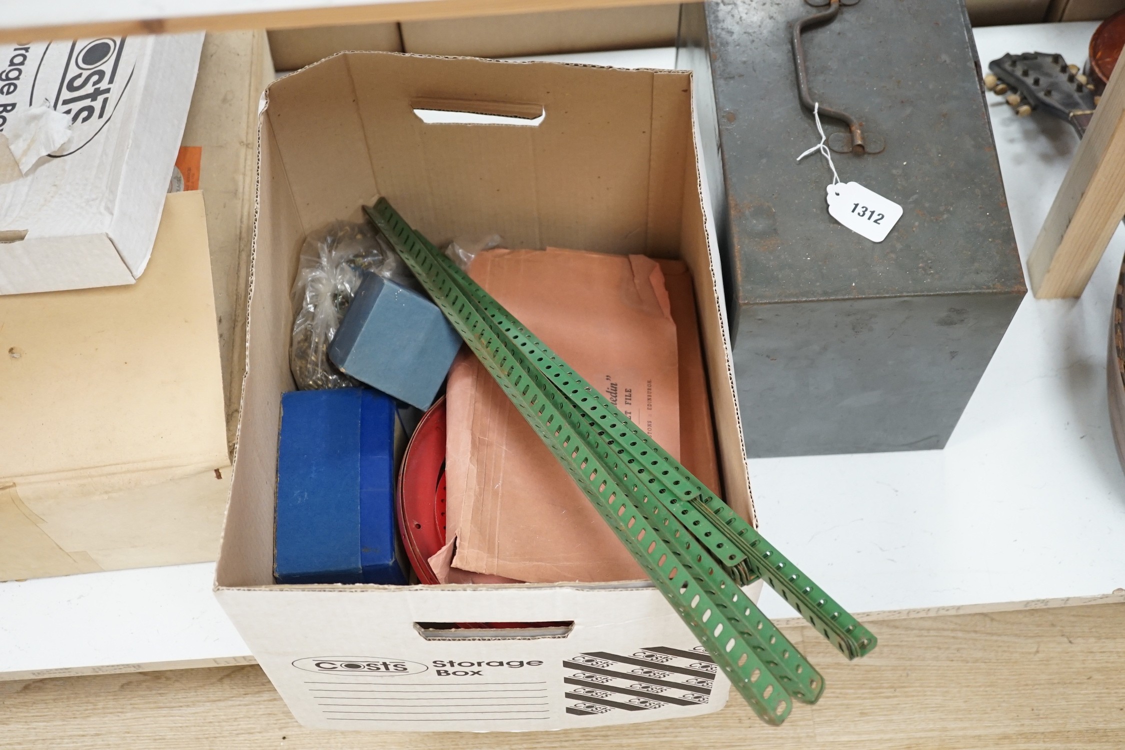 A quantity of Meccano tracks and manuals etc - Image 3 of 4