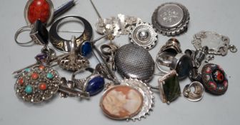 Assorted silver, white metal and other jewellery, including niello locket, Victorian cross