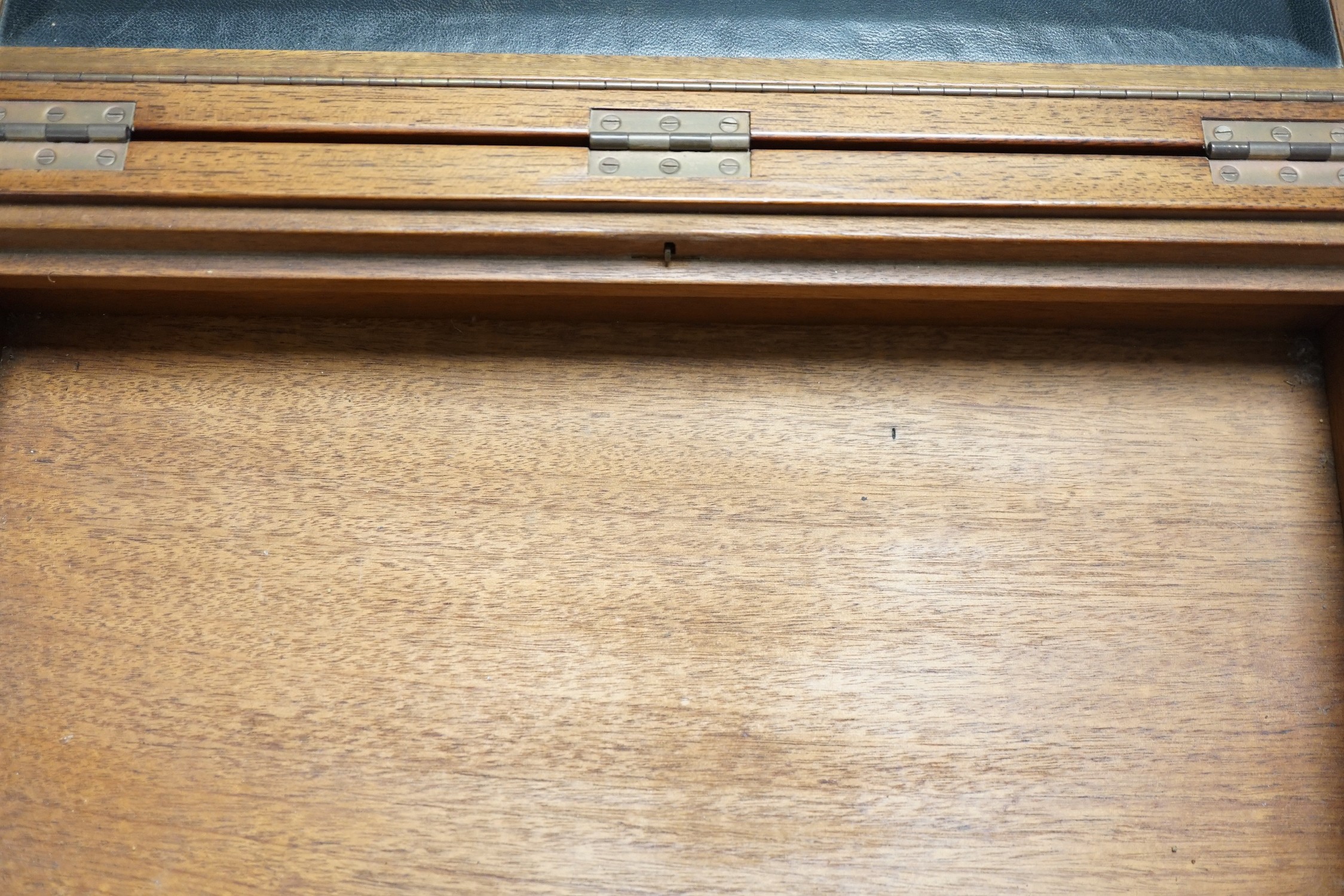 An inlaid mahogany writing slope with two silver-mounted inkwells, 39cm wide - Image 5 of 6