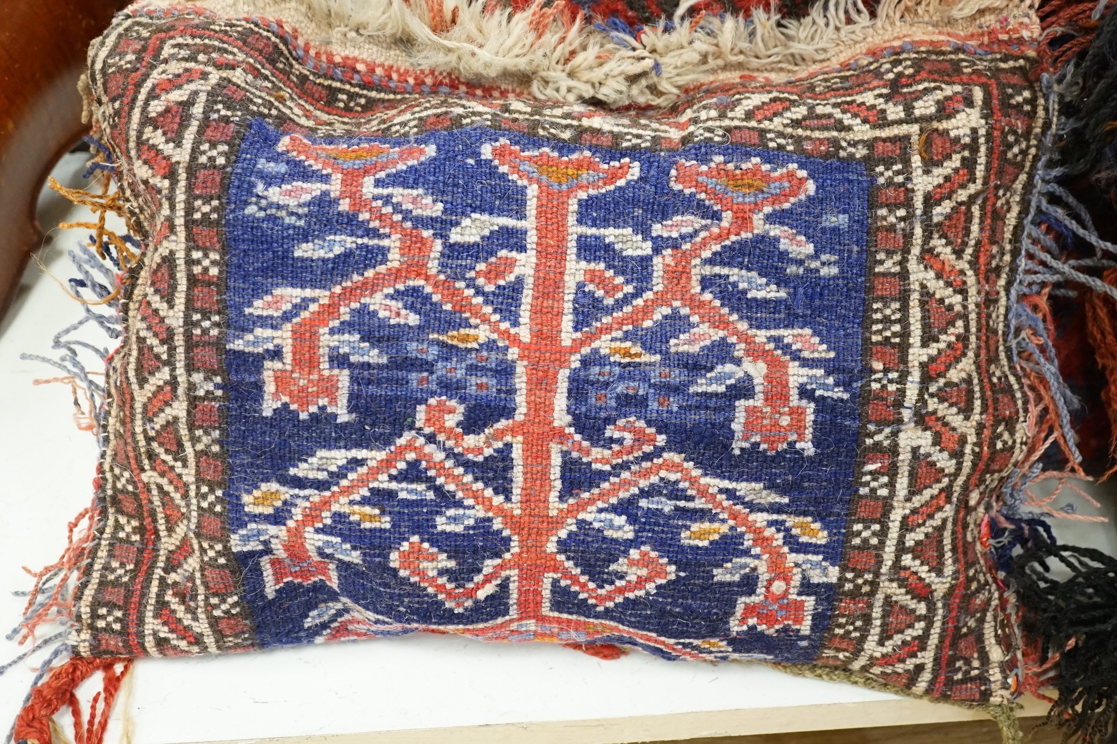 Five handmade Pakistani wool carpet cushions - Image 2 of 4