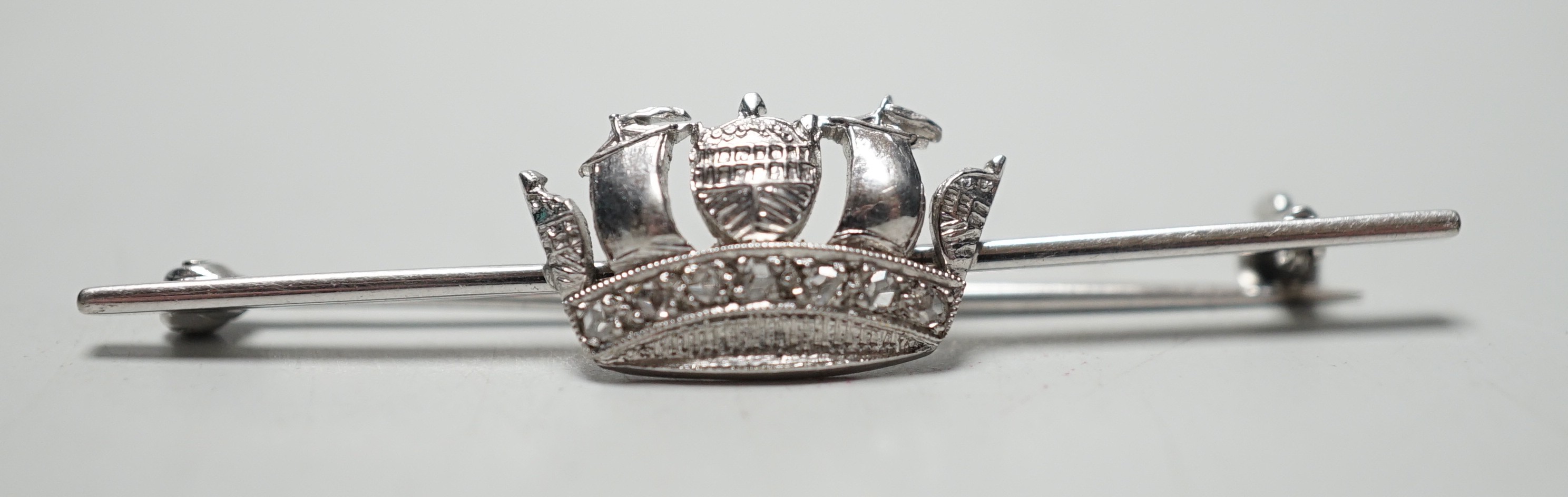 An 18ct, plat and rose cut diamond chip set coronet bar brooch, 50mm,m gross weight 4.5 grams.